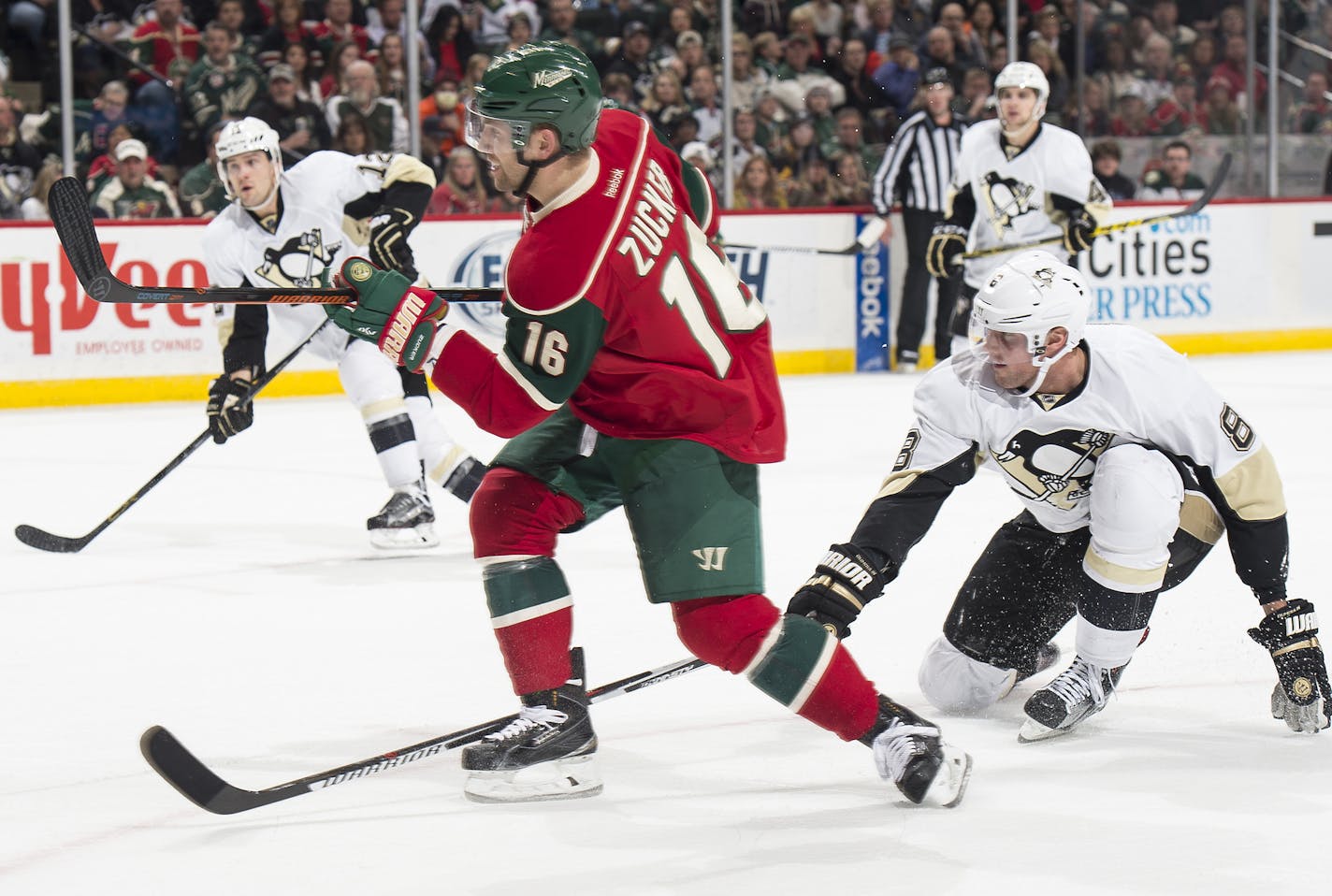 Minnesota Wild left wing Jason Zucker (16)