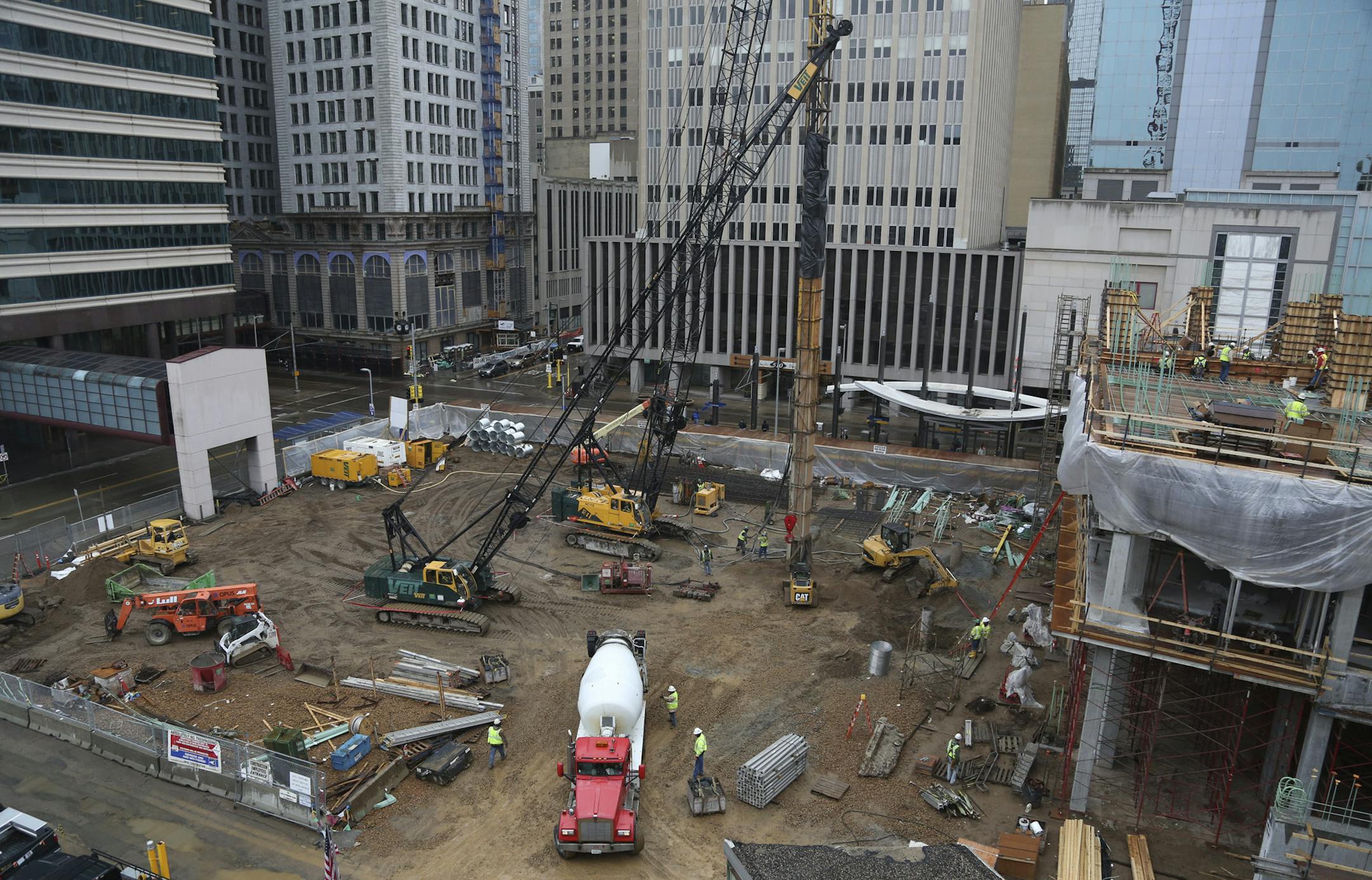 Construction workers make the foundations of the first floors on The Nic, a $100 million 26-story luxury apartment tower at the corner of Fifth St. S. and Nicollet in Minneapolis, Min., Wednesday, May 1, 2013. ] (KYNDELL HARKNESS/STAR TRIBUNE) kyndell.harkness@startribune.com