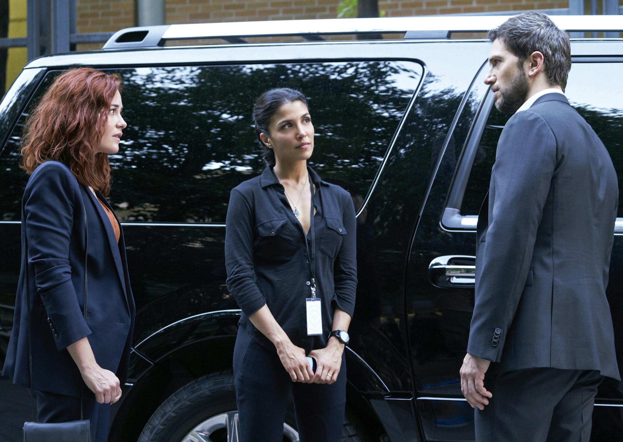 Sarah Green, Nazneen Contractor and Luke Roberts in "Ransom."