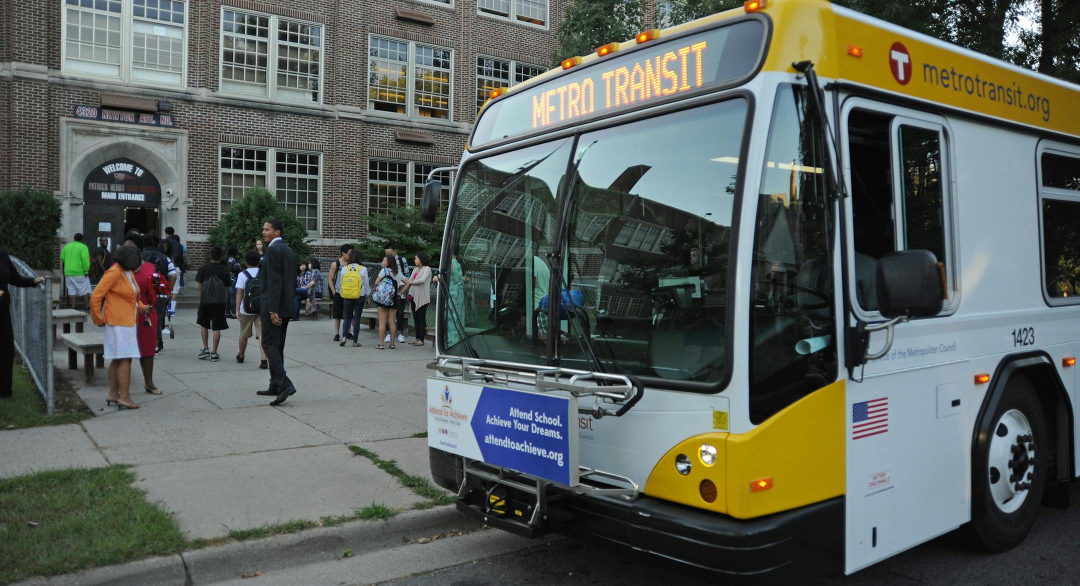 Today was the first day of school throughout the Minneapolis Public School System and the first day where student began to ride the Metro transit buses to school. Students arrived at Patrick Henry High on the number 5 Metro Transit Bus . ] Richard.Sennott@startribune.com Richard Sennott /Star Tribune. , Minneapolis Minn. Monday 08/27/12) ** (cq) ORG XMIT: MIN1208271006522159