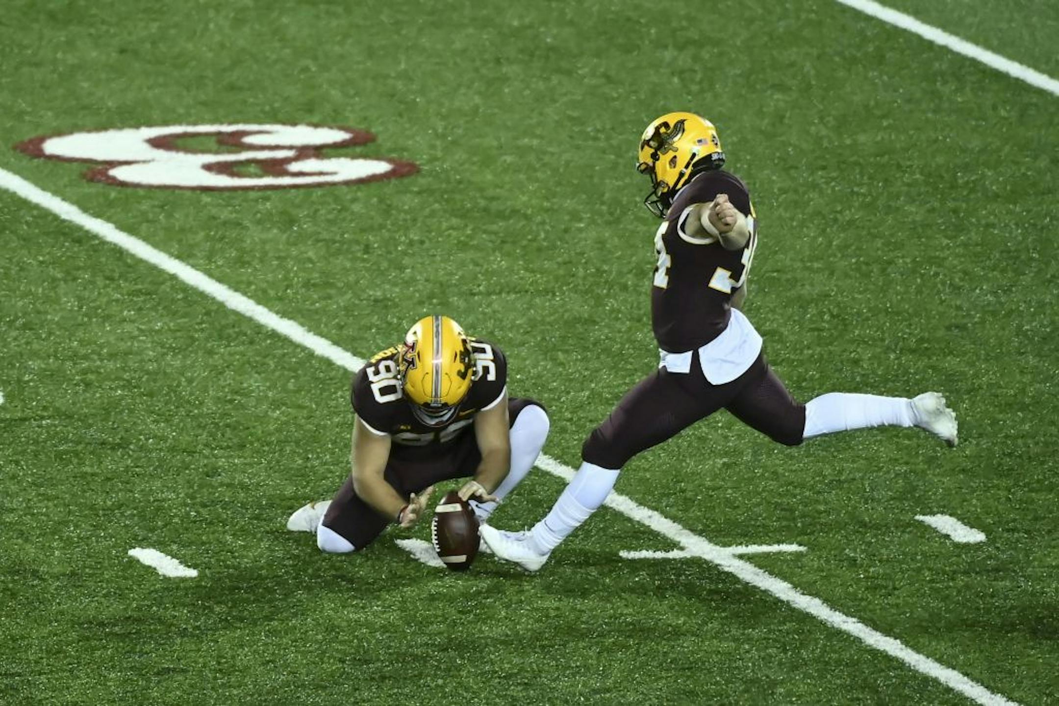 Minnesota Gophers holder Matthew Stephenson (90) set up the field goal for place kicker Brock Walker (34), but Walker missed in the third quarter.