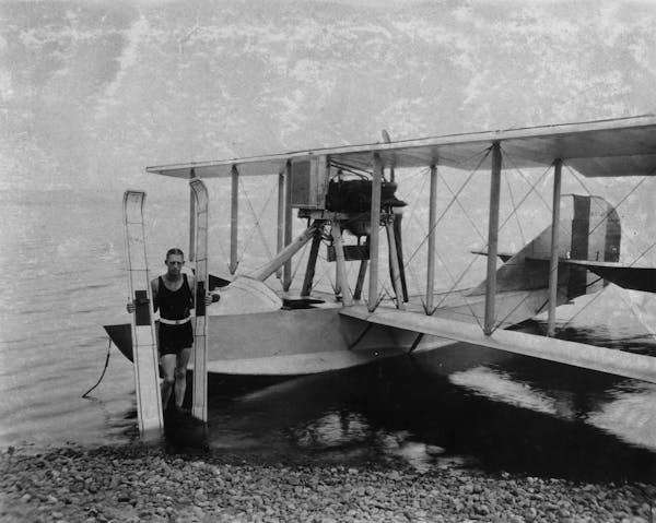 Ralph Samuelson at Lake Pepin with his new invention, water skis, in 1925.