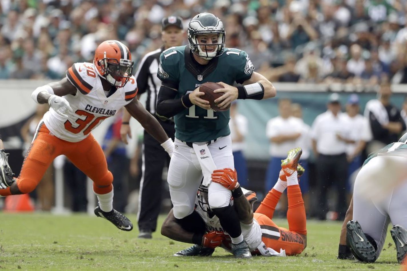 Philadelphia Eagles' Carson Wentz in action during the first half of an NFL football game against the Cleveland Browns, Sunday, Sept. 11, 2016, in Philadelphia.