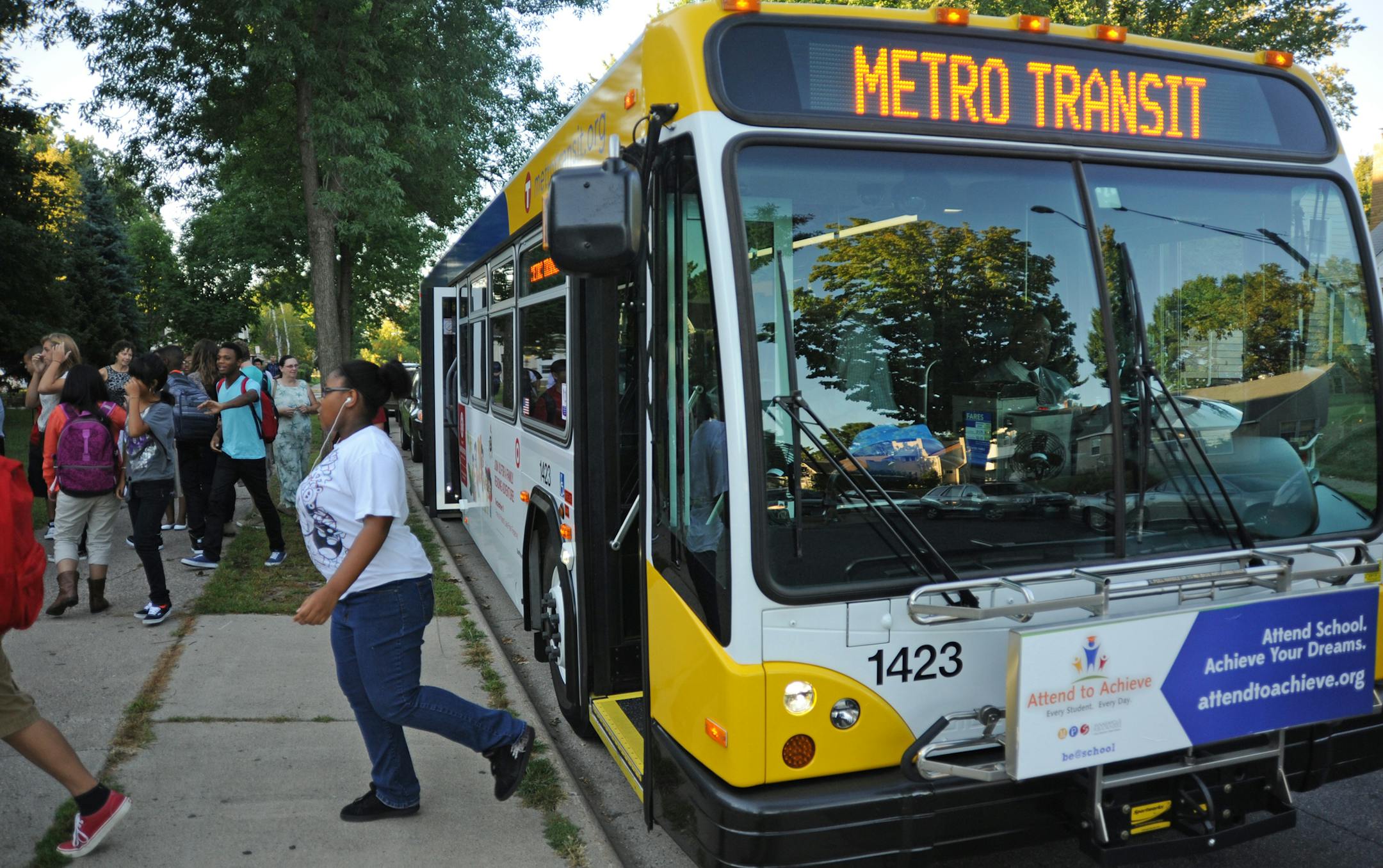 Today was the first day of school throughout the Minneapolis Public School System and the first day where student began to ride the Metro transit buses to school. Students arrived at Patrick Henry High on the number 5 Metro Transit Bus . ] Richard.Sennott@startribune.com Richard Sennott /Star Tribune. , Minneapolis Minn. Monday 08/27/12) ** (cq) ORG XMIT: MIN1208271006182156