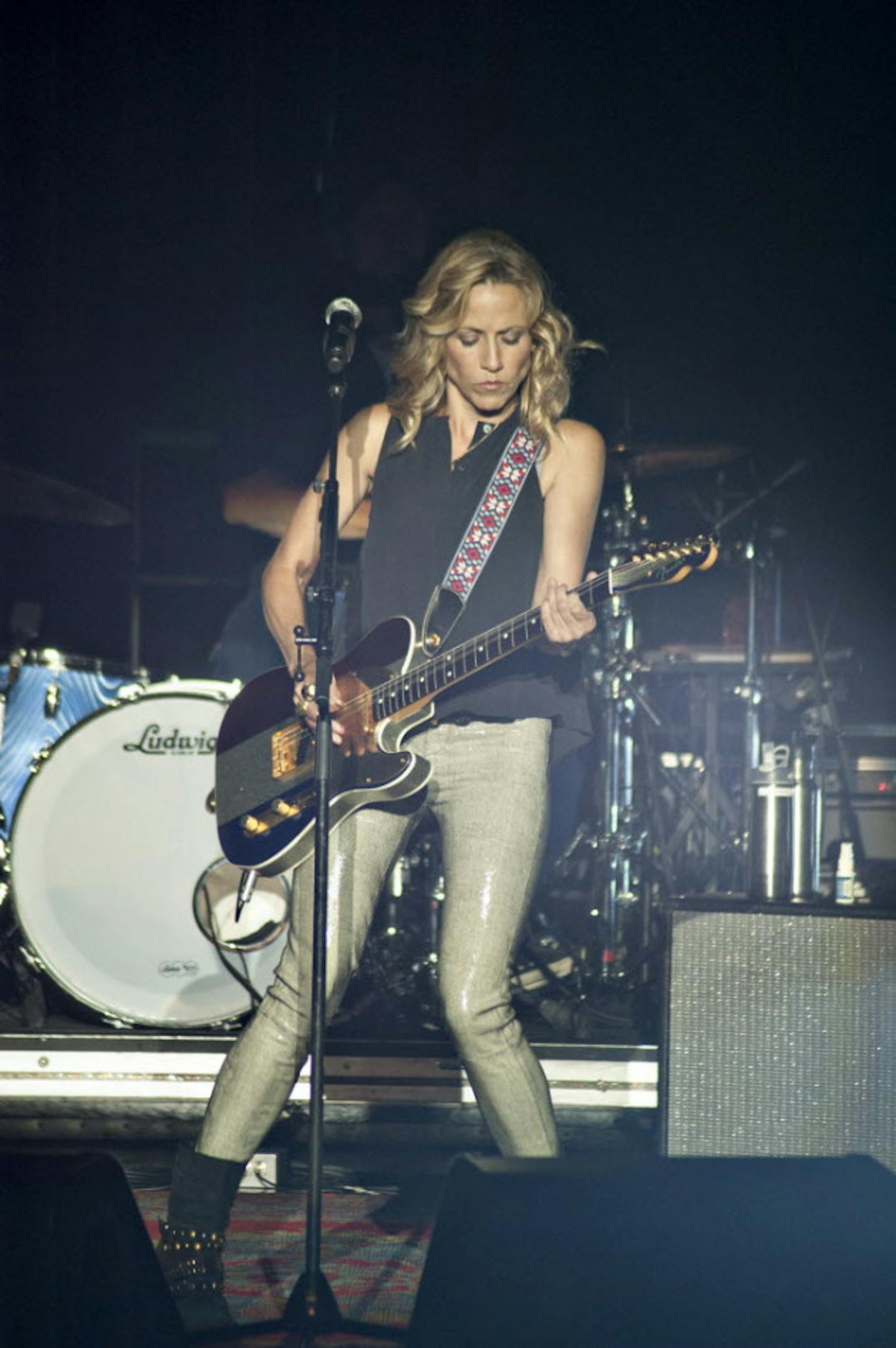 Sheryl Crow makes two steps toward country at Mystic Lake Casino