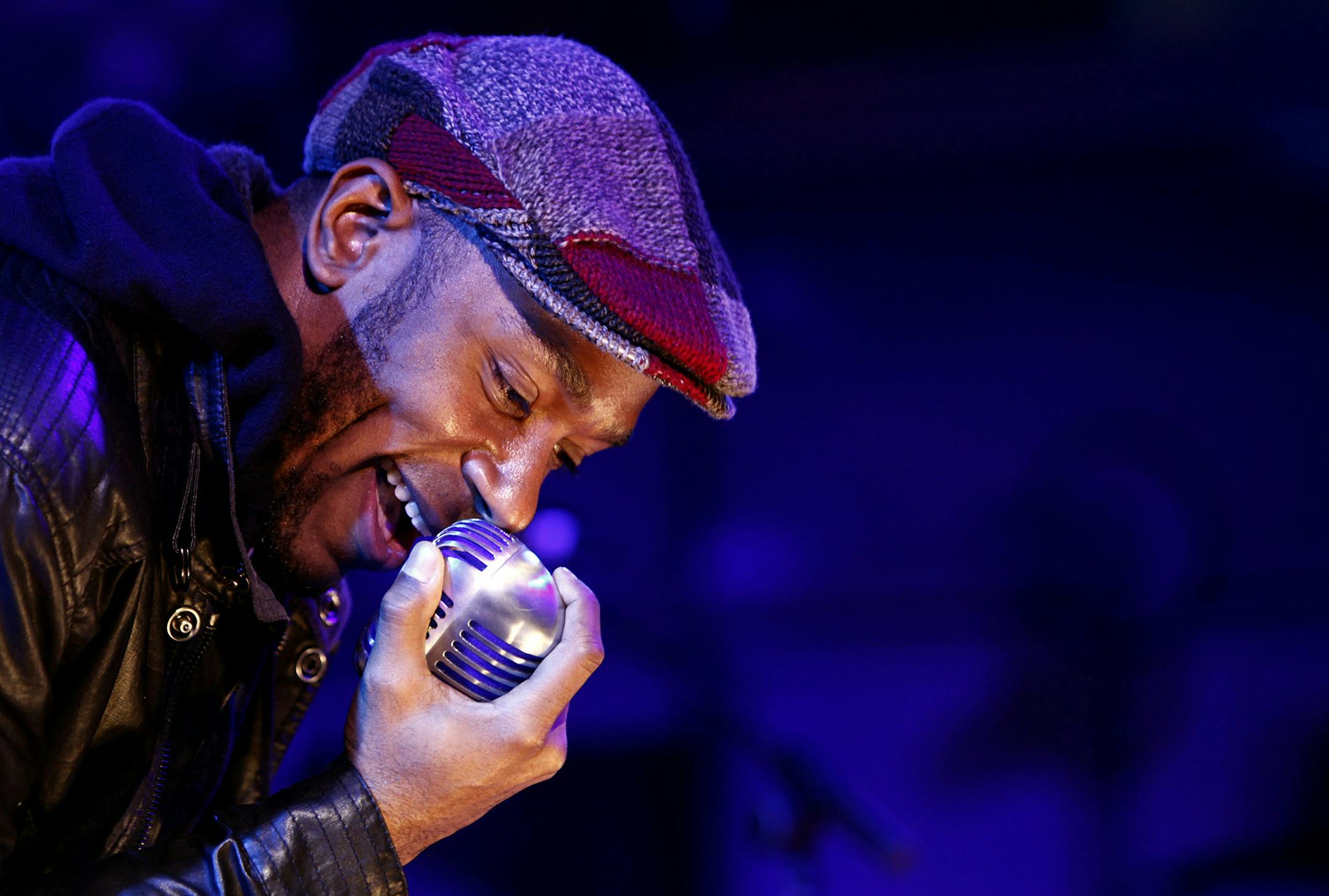 Musician Mos Def performs during a party for Google's new music search on Wednesday, Oct. 28, 2009, in Los Angeles. (AP Photo/Matt Sayles) ORG XMIT: CAMW109