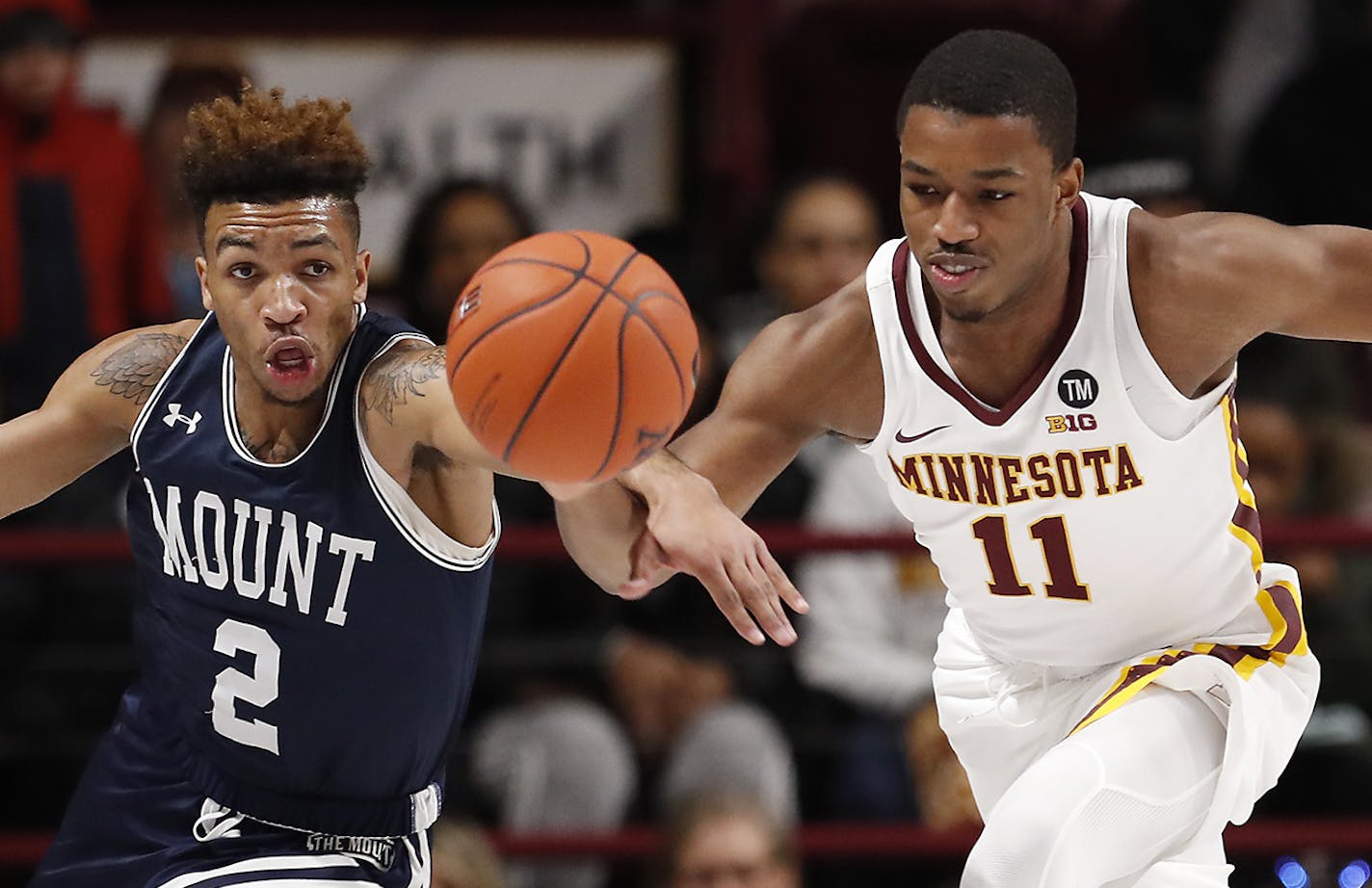 Minnesota guard Isaiah Washington (11), right, and Mount St. Mary's guard Dee Barnes (2) chase a loose ball during the first half. ] LEILA NAVIDI &#xa5; leila.navidi@startribune.com BACKGROUND INFORMATION: The University of Minnesota men's basketball team plays against Mount St. Mary's at Williams Arena in Minneapolis on Sunday, December 30, 2018.