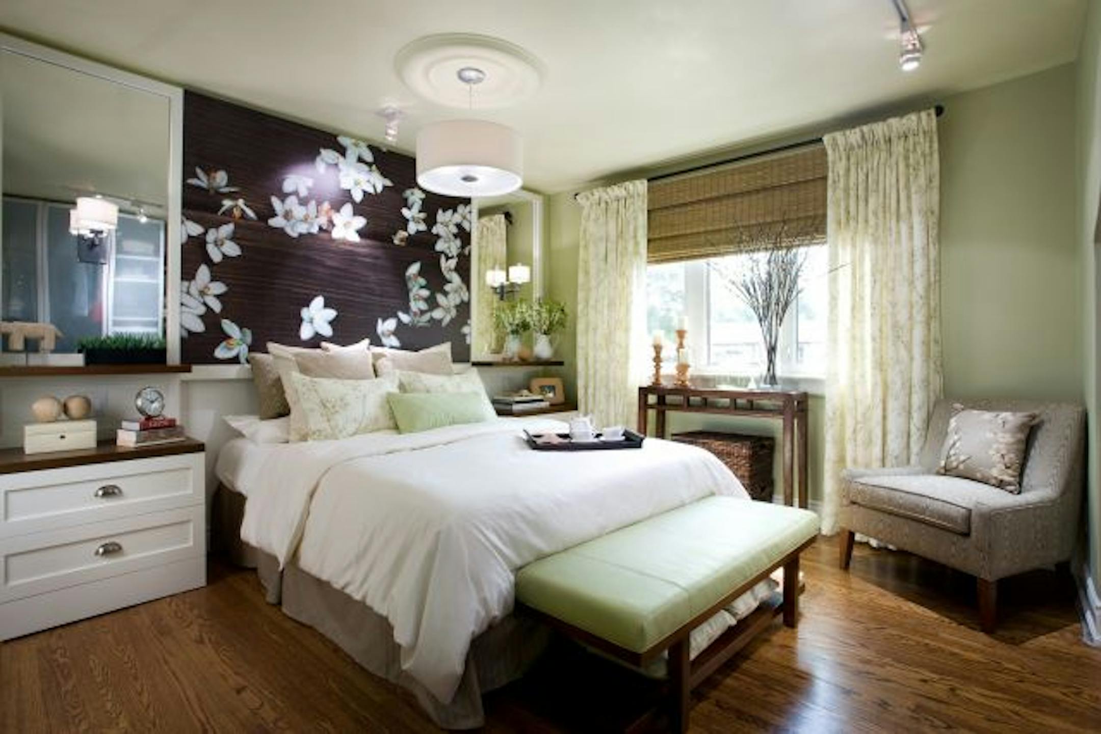 Now the room is a mix of the organic and the modern -- a breezy oasis that is just what the doctor ordered for Tamara, Jeff and baby Jasmine.