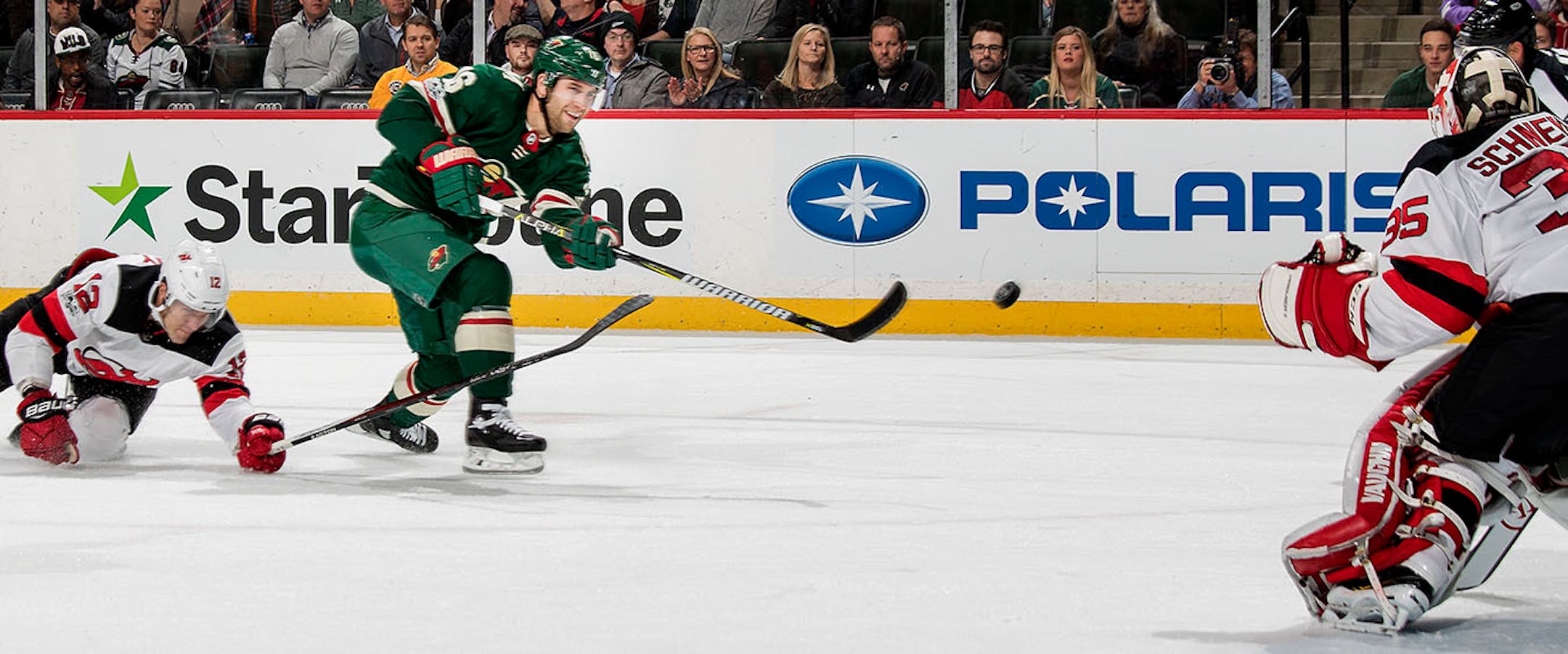 Jason Zucker (16) attempted a shot in the first period. ] CARLOS GONZALEZ ï cgonzalez@startribune.com - November 20, 2017, St. Paul, MN, Xcel Energy Center, NHL, Hockey, Minnesota Wild vs. New Jersey Devils