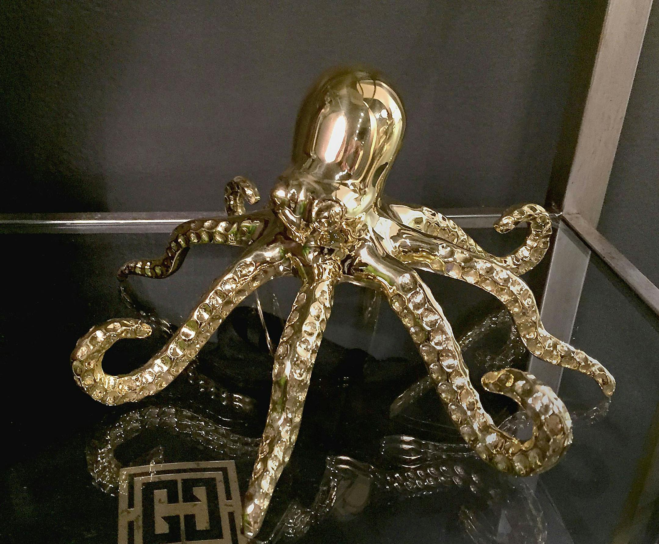 Gilded Home offered this baby octopus for a bookshelf or table top in a gold finish. (Patricia Sheridan/Pittsburgh Post-Gazette/TNS) ORG XMIT: 1186326