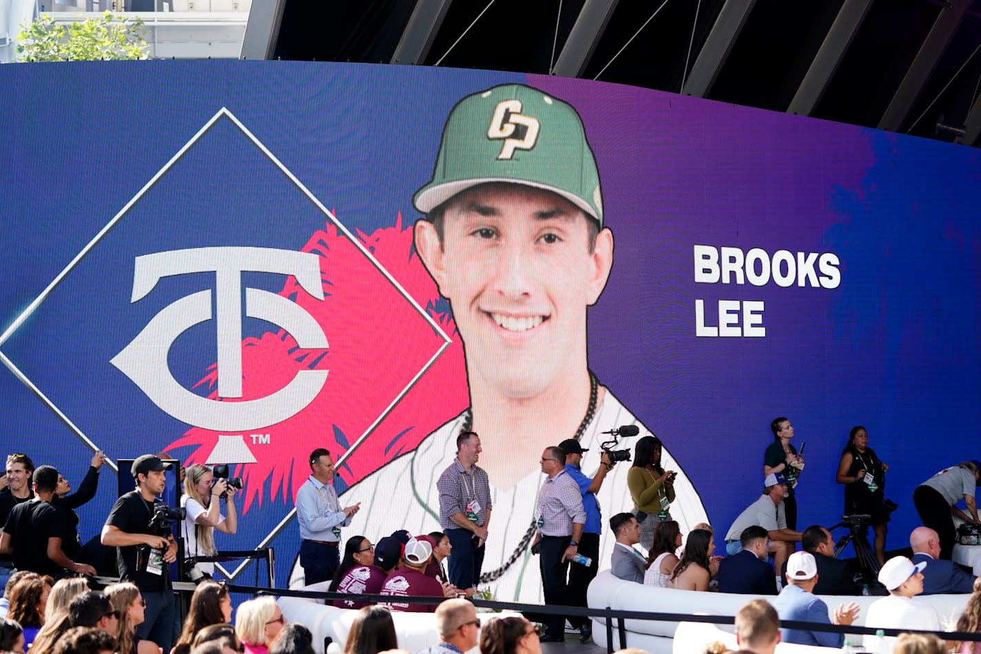 Brooks Lee is selected by the Minnesota Twins with the eighth pick of the 2022 MLB baseball draft, Sunday, July 17, 2022, in Los Angeles. (AP Photo/Jae C. Hong)a