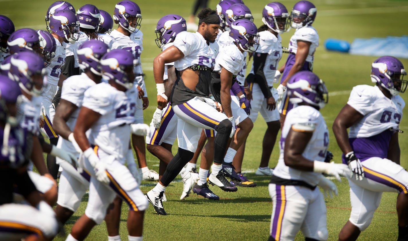 Minnesota Vikings linebacker Anthony Barr (55) with no helmet. and teammates ran through a series of warmup drills.] Jerry Holt •Jerry.Holt@startribune.com