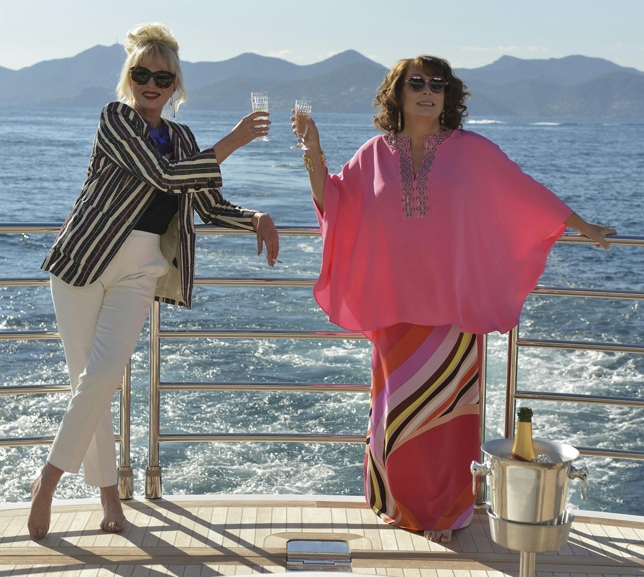 Joanna Lumley and Jennifer Saunders in "Absolutely Fabulous." (Fox Searchlight) ORG XMIT: 1187316