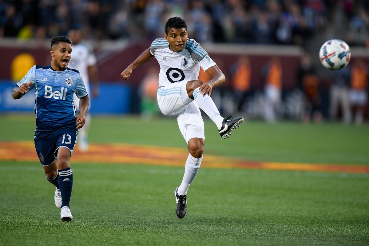 Minnesota United midfielder Johan Venegas, right, attempted a shot against the Vancouver Whitecaps in the second half Saturday.