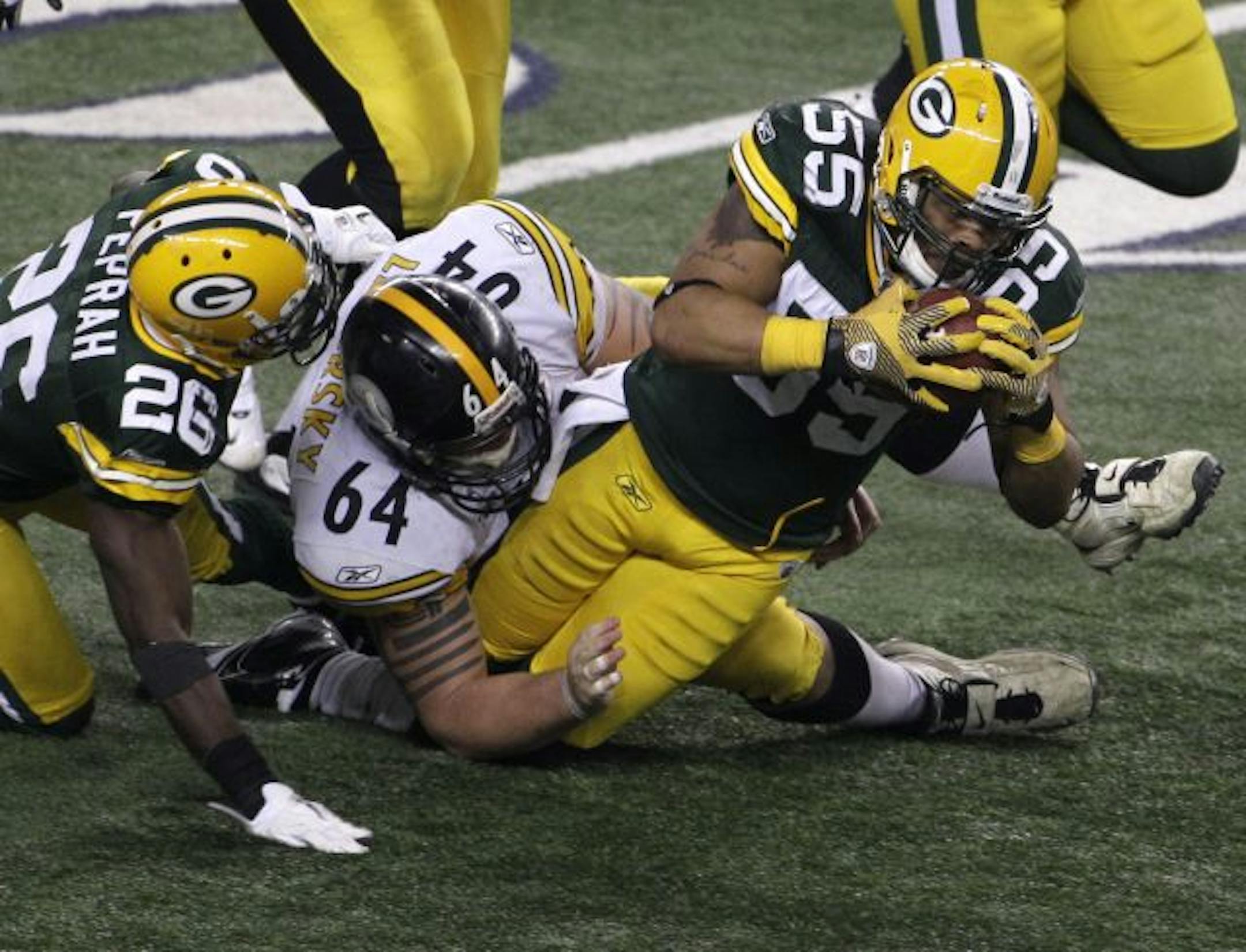 Desmond Bishop recovers a fumble against Pittsburgh in 2011.