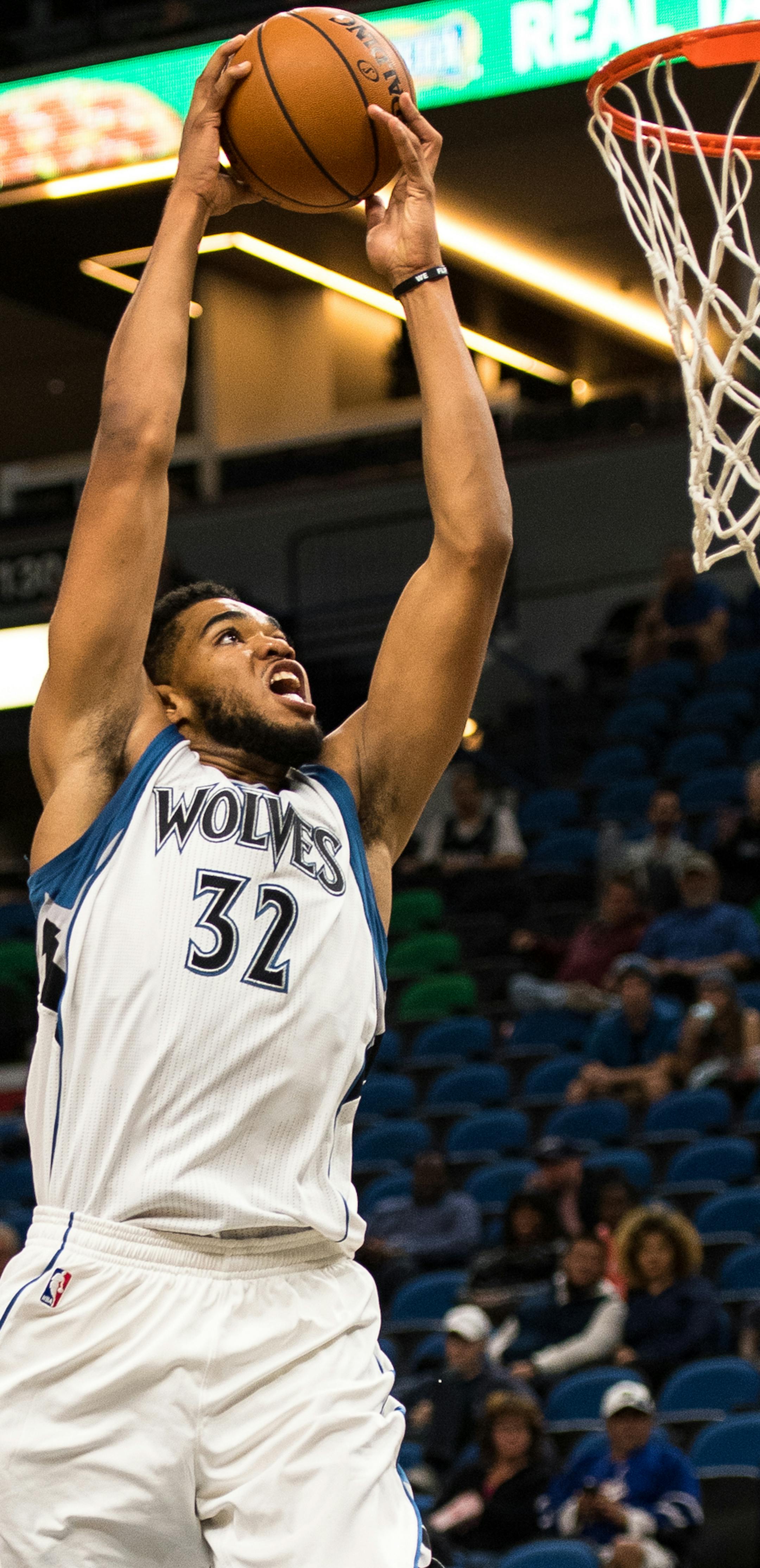 Minnesota Timberwolves forward Karl-Anthony Towns (32) dunked the ball off an assist by point guard Ricky Rubio in the second quarter against the Memphis Grizzlies. ] (AARON LAVINSKY/STAR TRIBUNE) aaron.lavinsky@startribune.com The Minnesota Timberwolves played the Memphis Grizzlies in a preseason game on Wednesday, Oct. 19, 2016 at Target Center in Minneapolis, Minn.