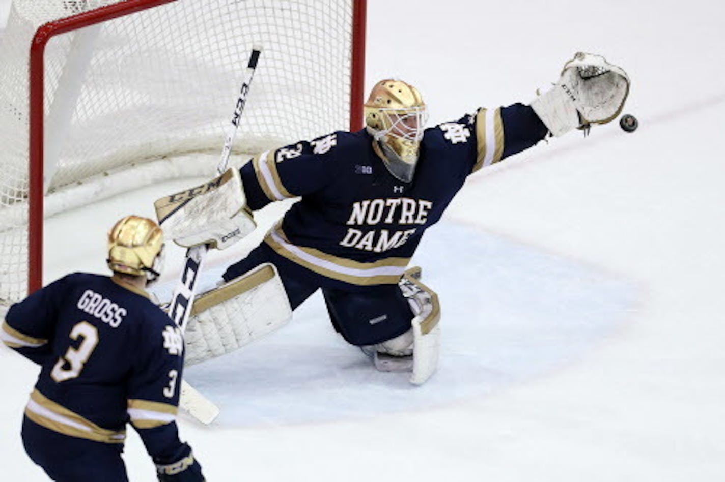 Notre Dame Fighting Irish goaltender Cale Morris (32) reached out to make a save in the third period. ] ANTHONY SOUFFLE ' anthony.souffle@startribune.com