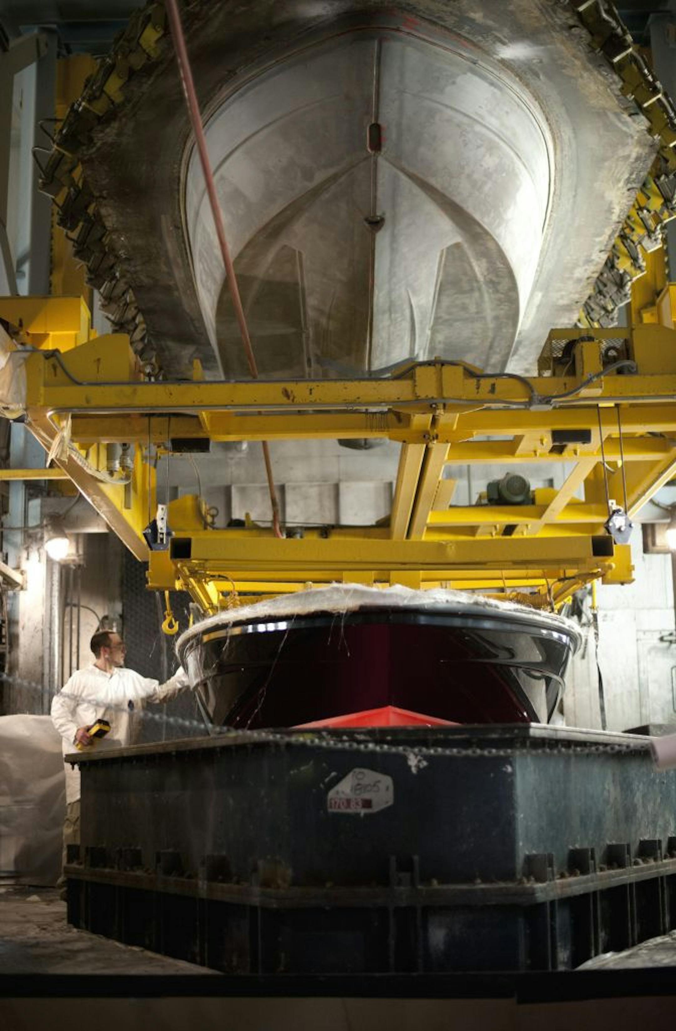 Justin Meidl raised a Larson a boat hull out of its mold, part of the Virtual Engineered Composites method now used on many Larsons, cutting production time from one day to 45 minutes.