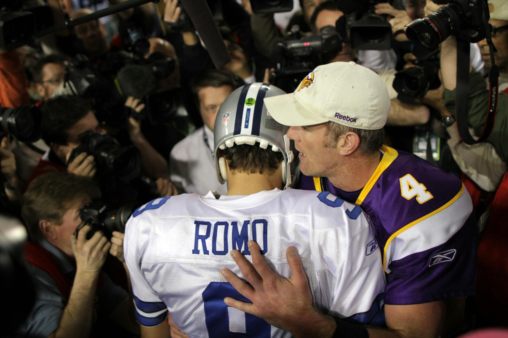 BRIAN PETERSON � brianp@startribune.com Minneapolis, MN - 01/17/2011 Minnesota Vikings vs Dallas Cowboys ] Vikings quarterback Brett Favre and Cowboys quarterback Tony Romo had a "private" moment at centerfield after the Vikings beat the cowboys 34 to 3.