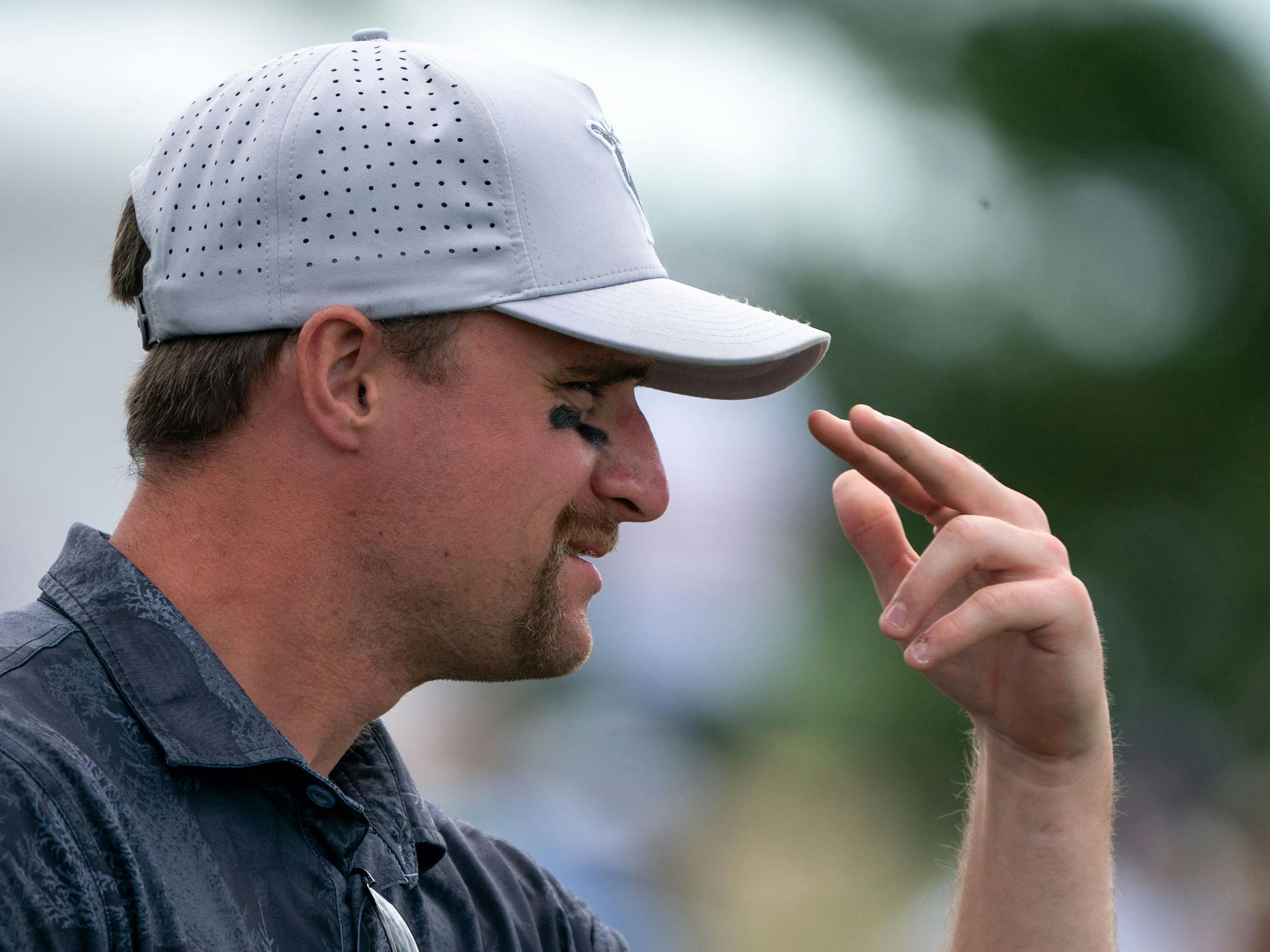 Jake Bringgold, 26, of Plymouth, Minn. cheers, "I'm watching you," on the ninth hole during the 3M Open.