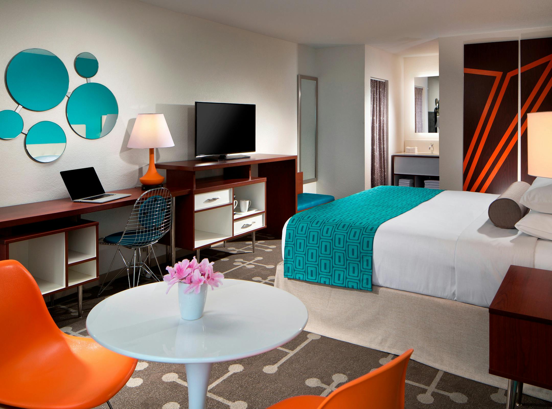 Howard Johnson by Wyndham hotels are upgrading rooms while retaining the brand's longtime turquoise and orange decor. (Mike Butler/Howard Johnson by Wyndham/TNS)