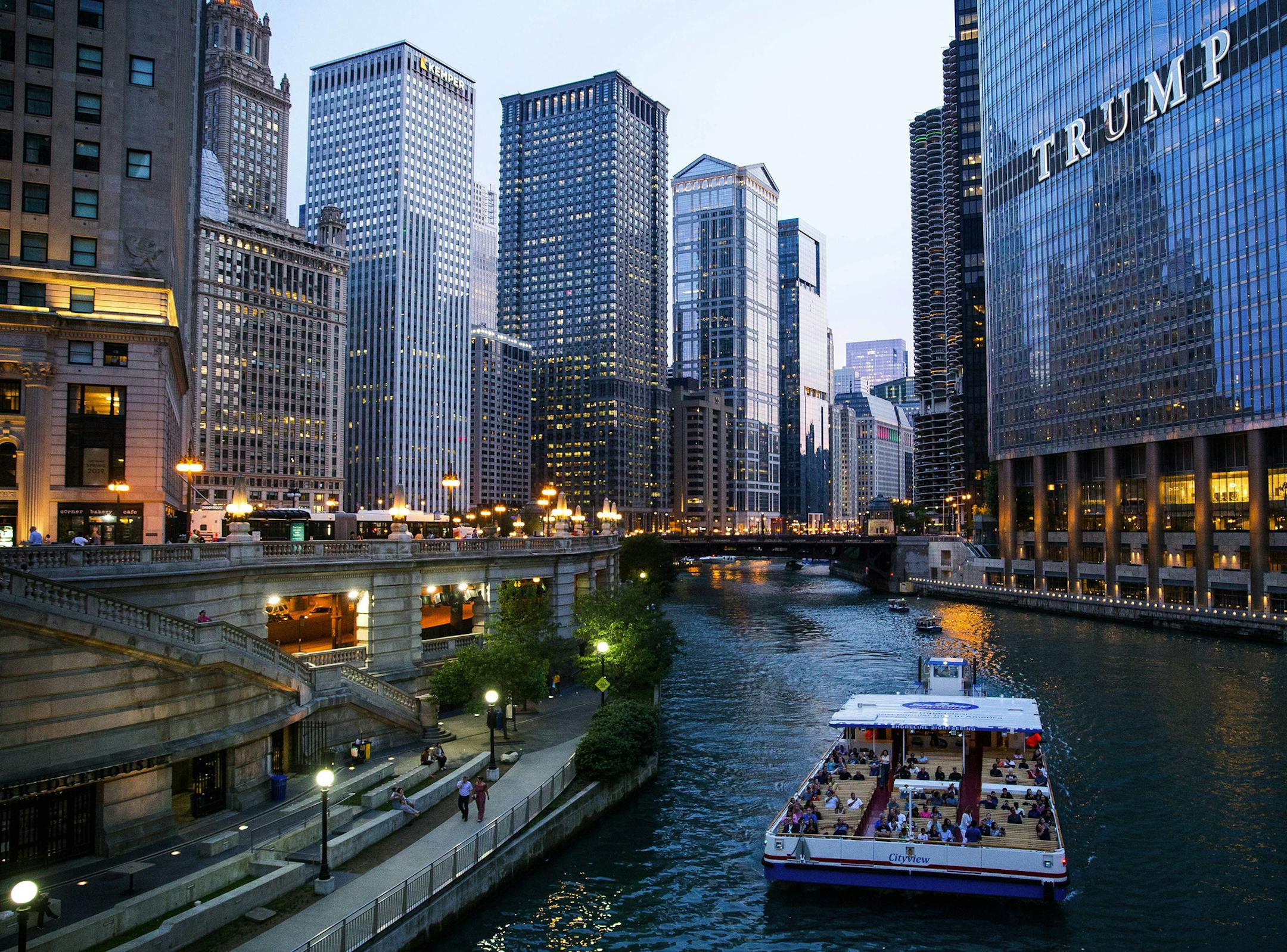 A Shoreline Sightseeing boat floats along the Chicago River during an architecture boat tour on Thursday, June 28, 2018, in Chicago. (Courtney Pedroza/Chicago Tribune/TNS)