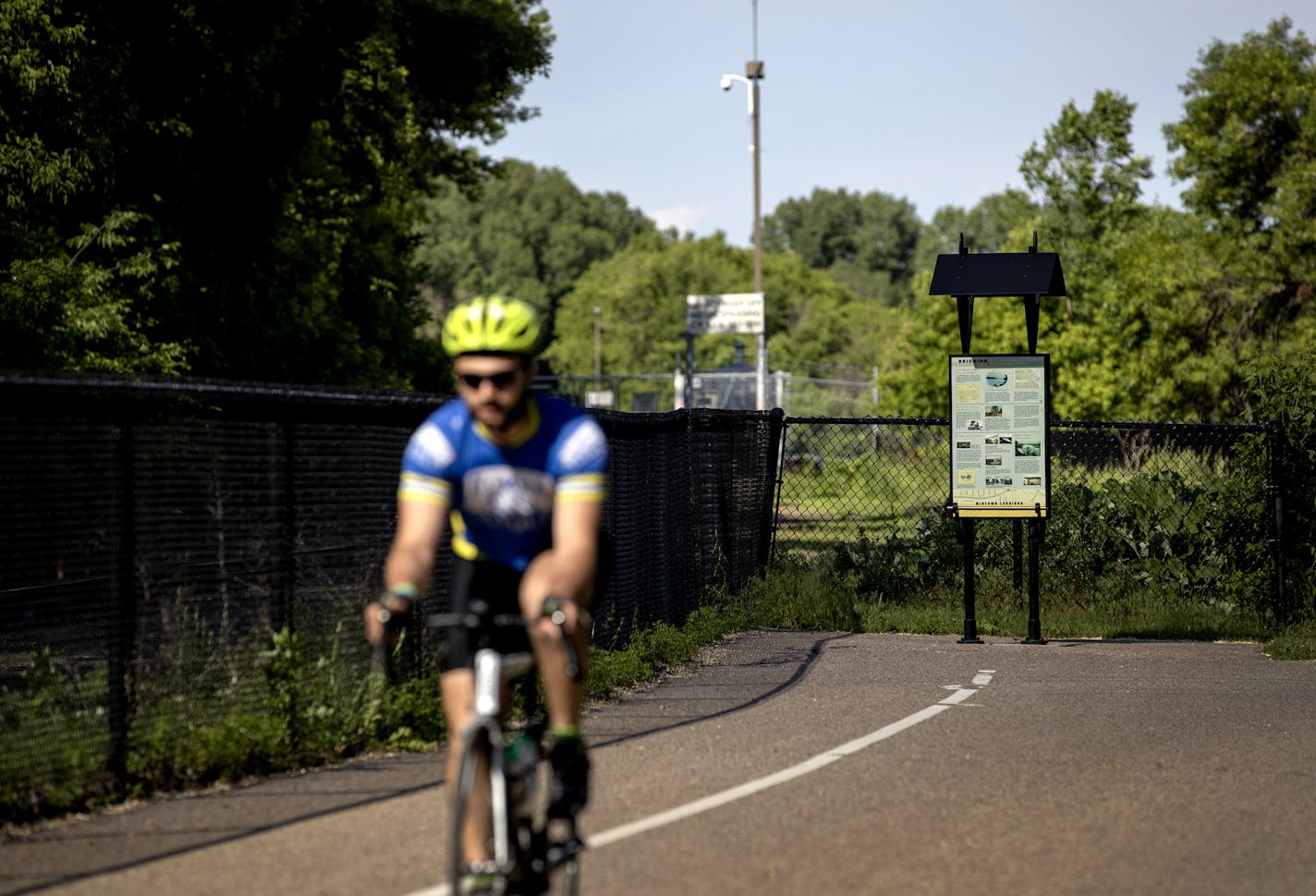 A cyclist rode past the point of the Midtown Greenway that abruptly ends at W. River Parkway before the near the Canadian Pacific railroad bridge over the Mississippi River. ] CARLOS GONZALEZ &#x2022; cgonzalez@startribune.com &#x2013; Minneapolis, MN &#x2013; June 10, 2019, Midtown Greenway that abruptly ends at W. River Parkway before the near the Canadian Pacific railroad bridge over the Mississippi River. Extending the Midtown Greenway into St. Paul using an existing railroad bridge would co