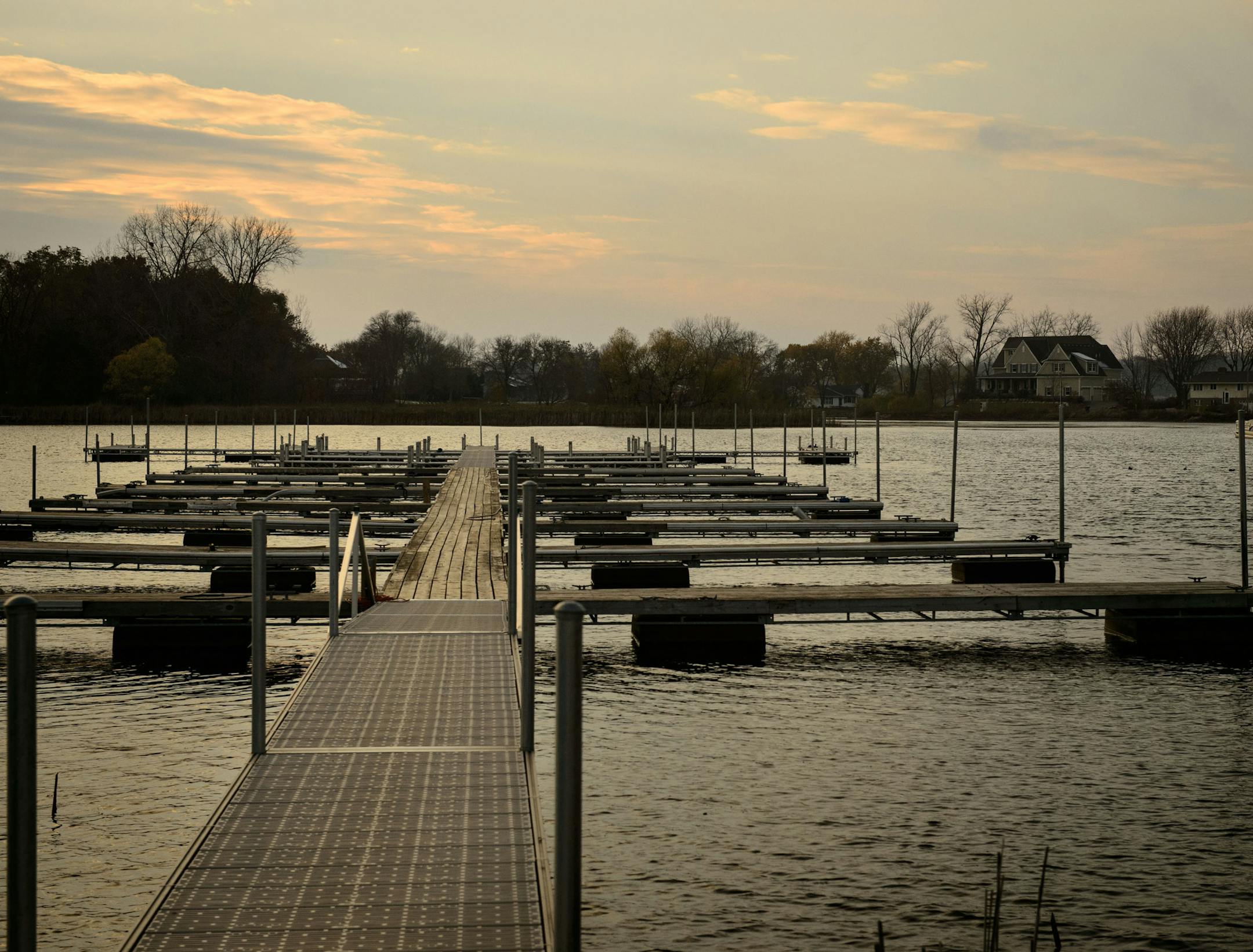 Boat docks on Boudin's Bay, Prior Lake where this marina proposed to double the length of its dock, sending it far out into the middle of a bay. Outraged lake homeowners jammed city council chambers to protest. Thursday, November 7, 2013. ] GLEN STUBBE * gstubbe@startribune.com