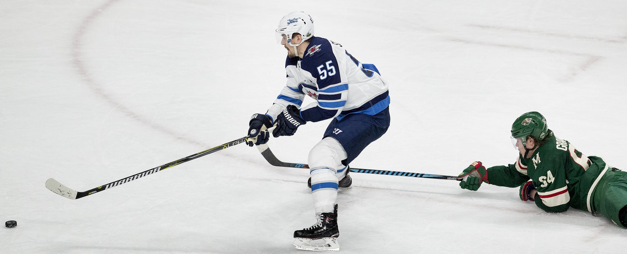 Mark Scheifele (55) broke away from Mikael Granlund (64) to score an empty net goal in the third period. ] CARLOS GONZALEZ ï cgonzalez@startribune.com ñ April 17, 2018, St. Paul, MN, Xcel Energy Center, NHL, Stanley Cup Playoffs ñ Game 4, Minnesota Wild vs. Winnipeg Jets