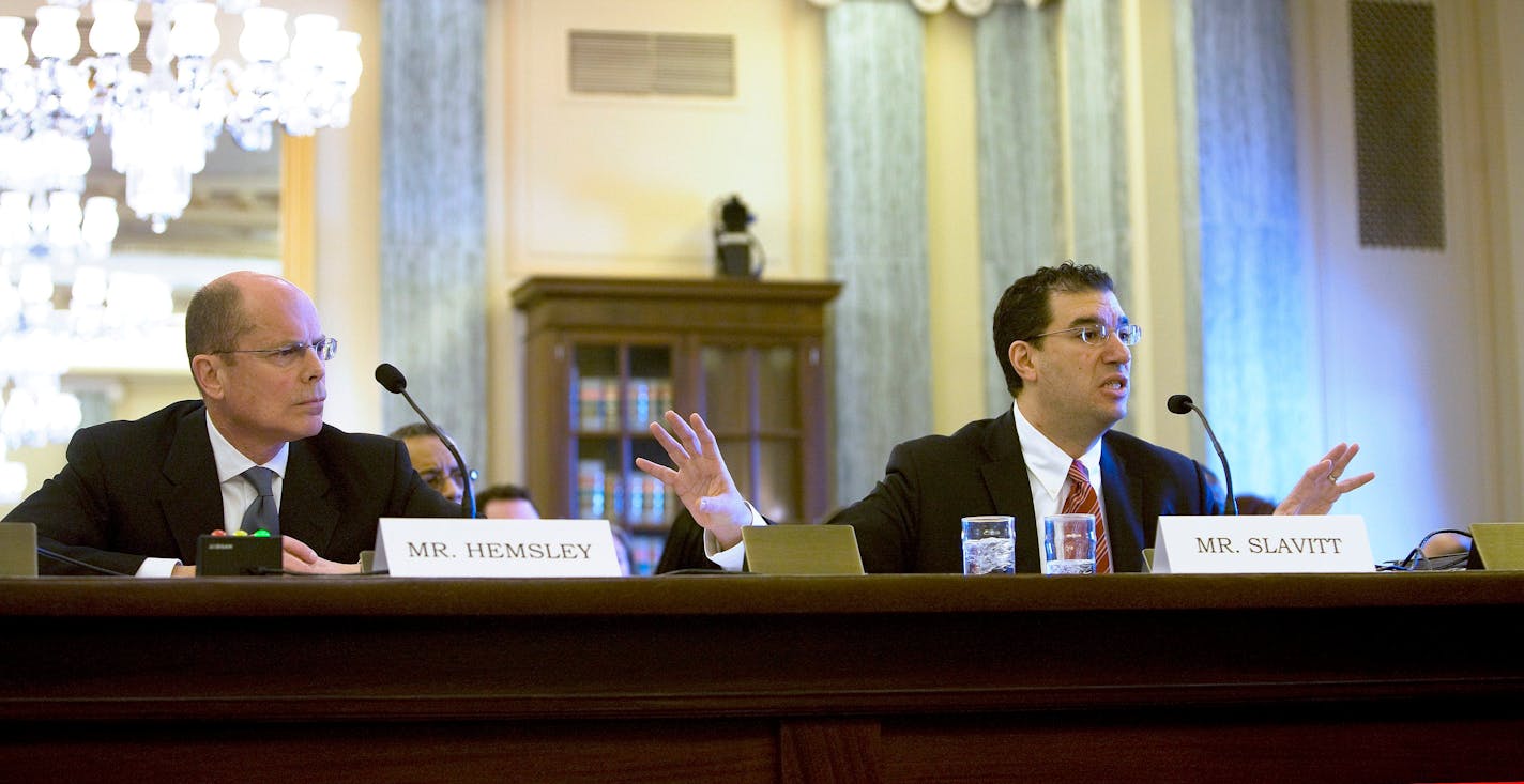 (NYT30) WASHINGTON -- March 31, 2009 -- CONGRESS-HEALTH-INSURANCE-3 -- From left, Stephen J. Hemsley, the chief executive of UnitedHealth Group, and Andy M. Slavitt, who heads UnitedHealth�s database business, Ingenix, appear before the Senate commerce committee in Washington on Tuesday, March 31, 2009. The panel is weighing evidence that health insurers had routinely underpaid their customers for out-of-network medical care. (Stephen Crowley/The New York Times)