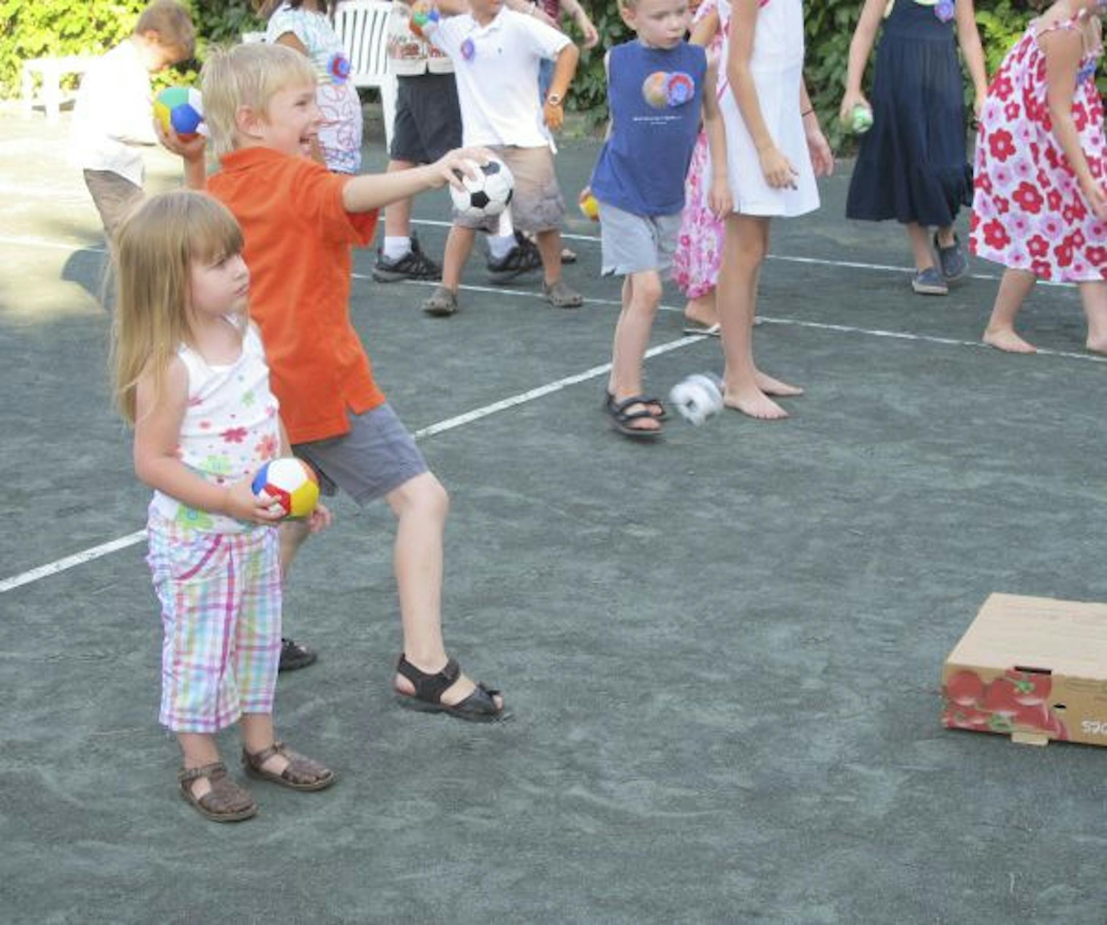 Avalon and Kaedan Knoblauch destroy the Bastille.