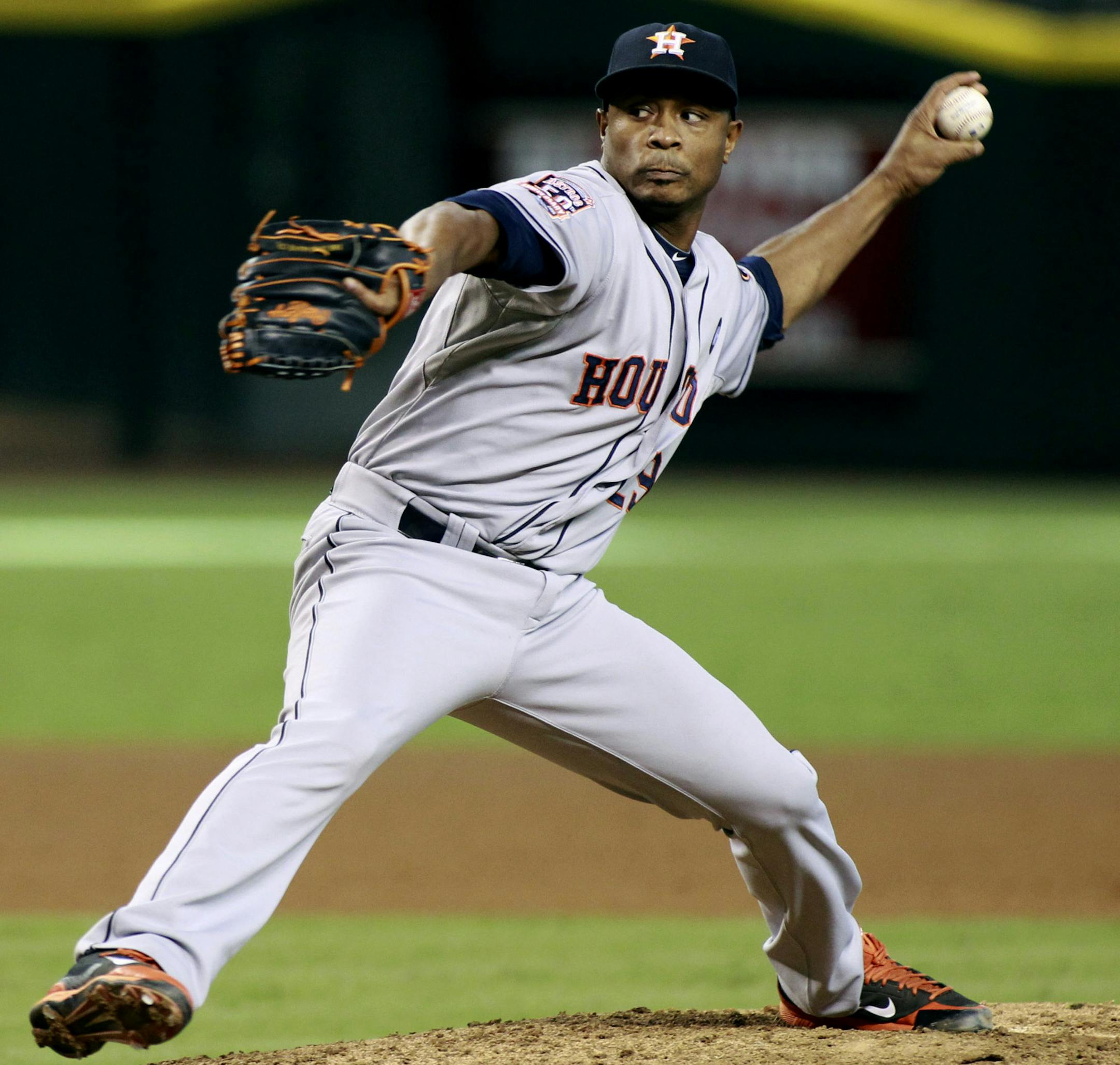 Houston Astros' Tony Sipp throws against the Arizona Diamondbacks during the sixth inning of a baseball game, Sunday, Oct. 4, 2015, in Phoenix. The Diamondbacks defeated the Astros 5-3. (AP Photo/Ralph Freso) ORG XMIT: NYOTK