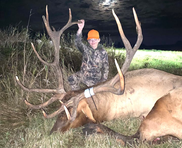 Minnesota boy, 13, drops massive 1,000-pound bull elk