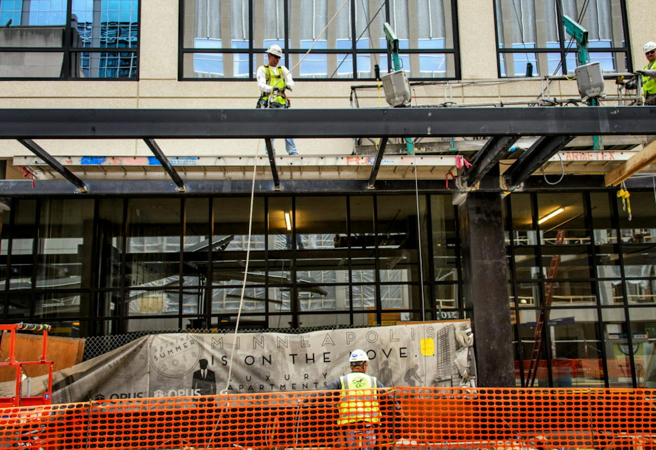 Construction on the Nic on Fifth Apartments, a 26-story luxury rental high rise. Construction in the northern stretch of Nicollet Mall where the new residents are moving in between Fourth and Fifth streets. Thursday June 12, 2014 ] GLEN STUBBE * gstubbe@startribune.com