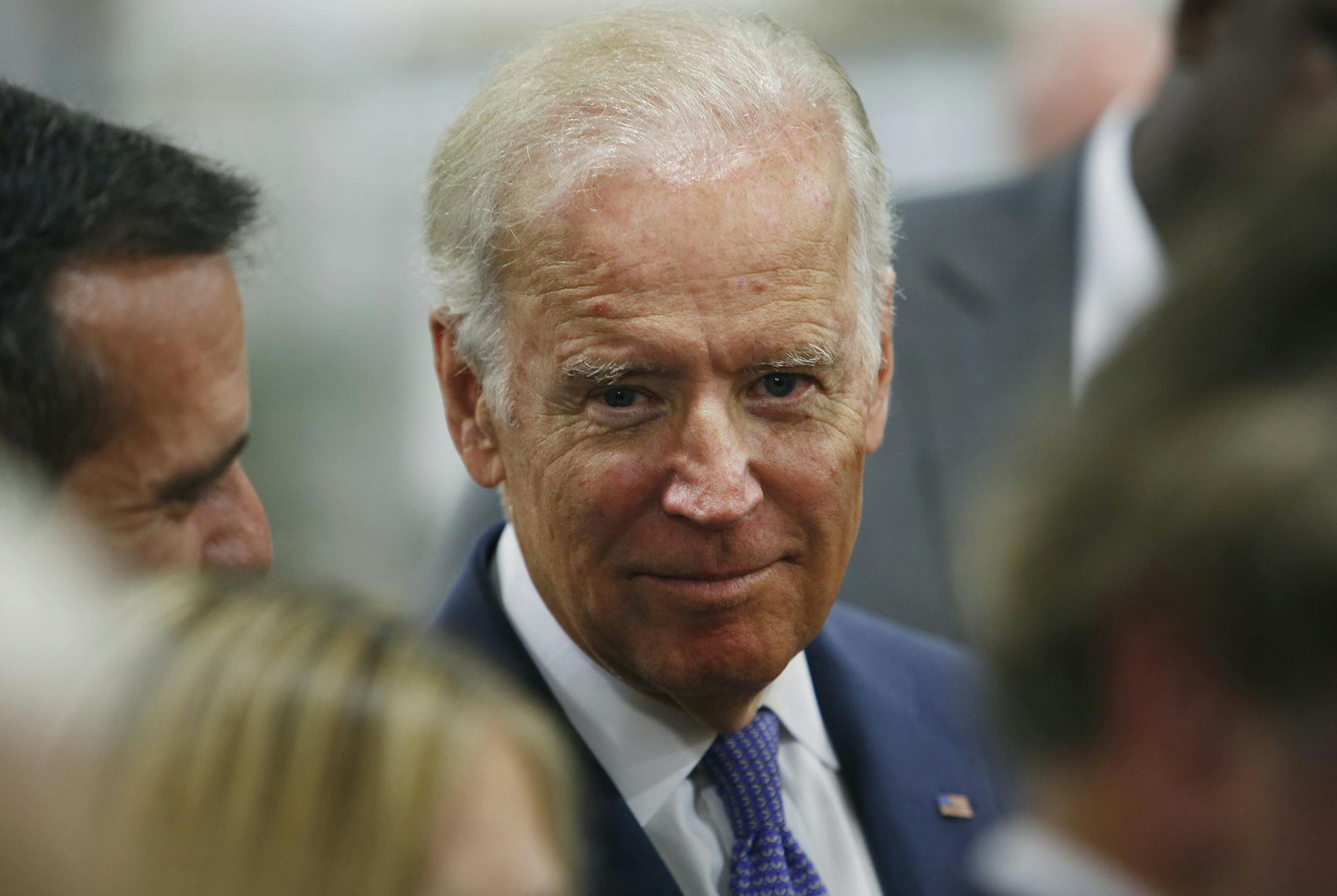 Vice President Joe Biden shakes hands on the Bobrick Equipment manufacturing floor in Los Angeles' North Hollywood neighborhood, pushing for an increase in the minimum wage and expansion of overtime protections on Wednesday, July 22, 2015. (Katie Falkenberg/Los Angeles Times/TNS) ORG XMIT: 1171250