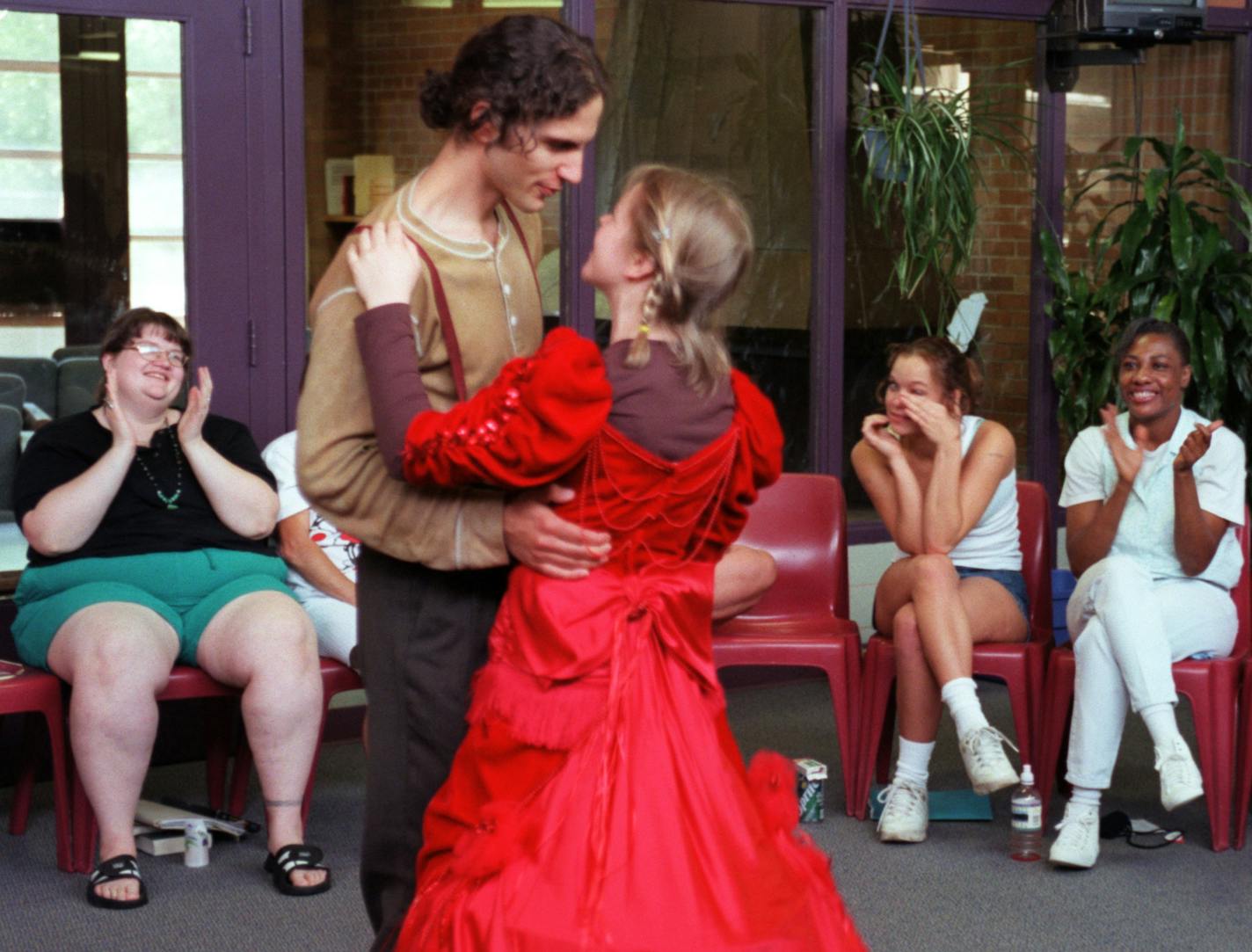 Ron Menzel and Larissa Kokernot performed &#x201c;The Unsinkable Molly Brown&#x201d; at a women&#x2019;s correctional facility in Roseville in 1999.