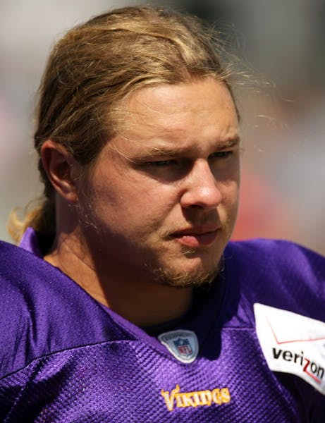 Minnesota Vikings linebacker Audie Cole