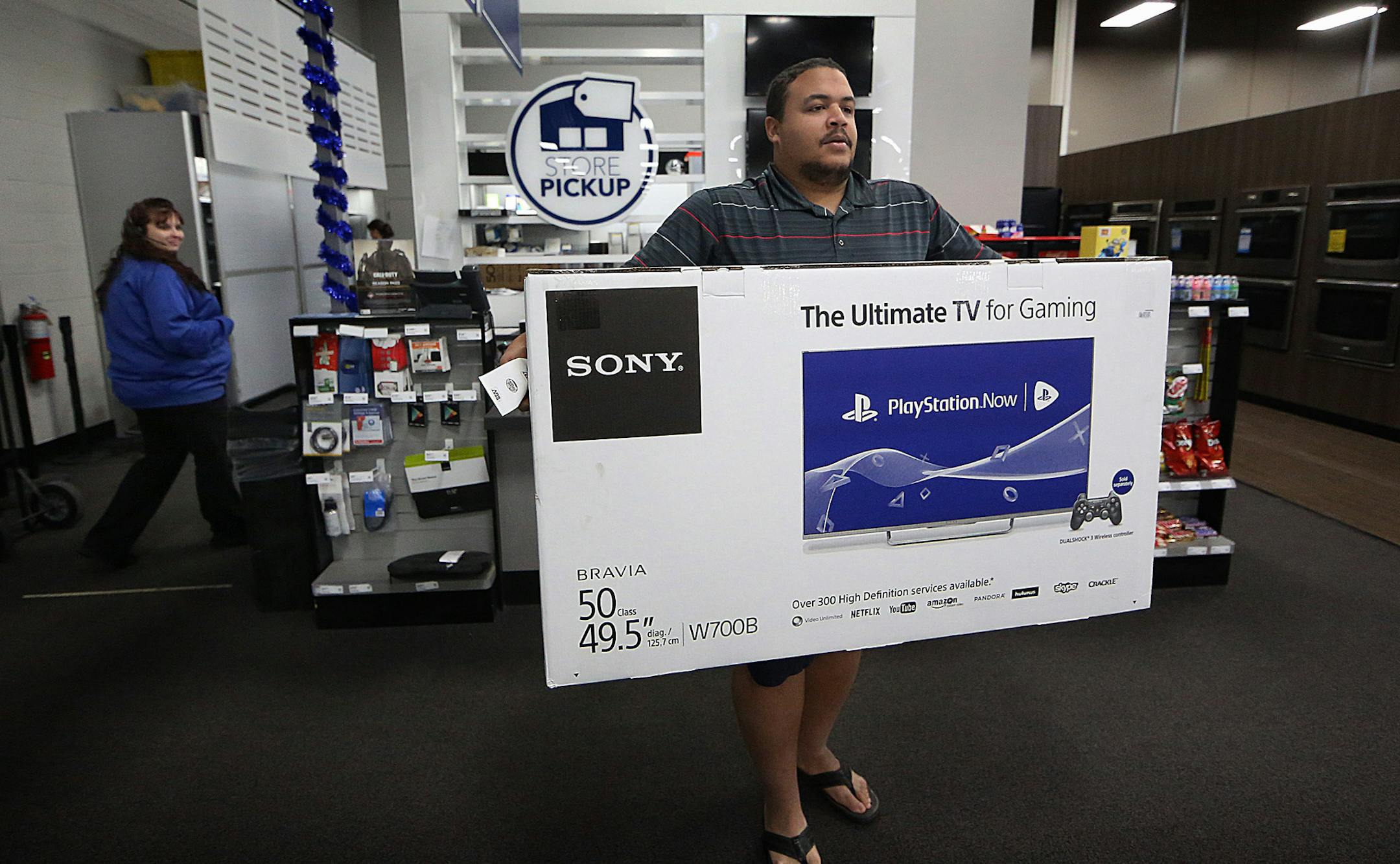 Ben Bradford, Bloomington, picked up a television set for his aunt at the online shopper pickup area at the Richfield Best Buy store. Best Buy multichannel associate is Sam Sjolsvold. ] JIM GEHRZ ‚Ä¢ james.gehrz@startribune.com / Shorewood, MN / December 19, 2014 /11:00 AM BACKGROUND INFORMATION: Is browsing in stores becoming a thing of the past? It looks that way. First, there was showrooming. Now, we‚Äôre seeing the reverse: people do a lot of their browsing