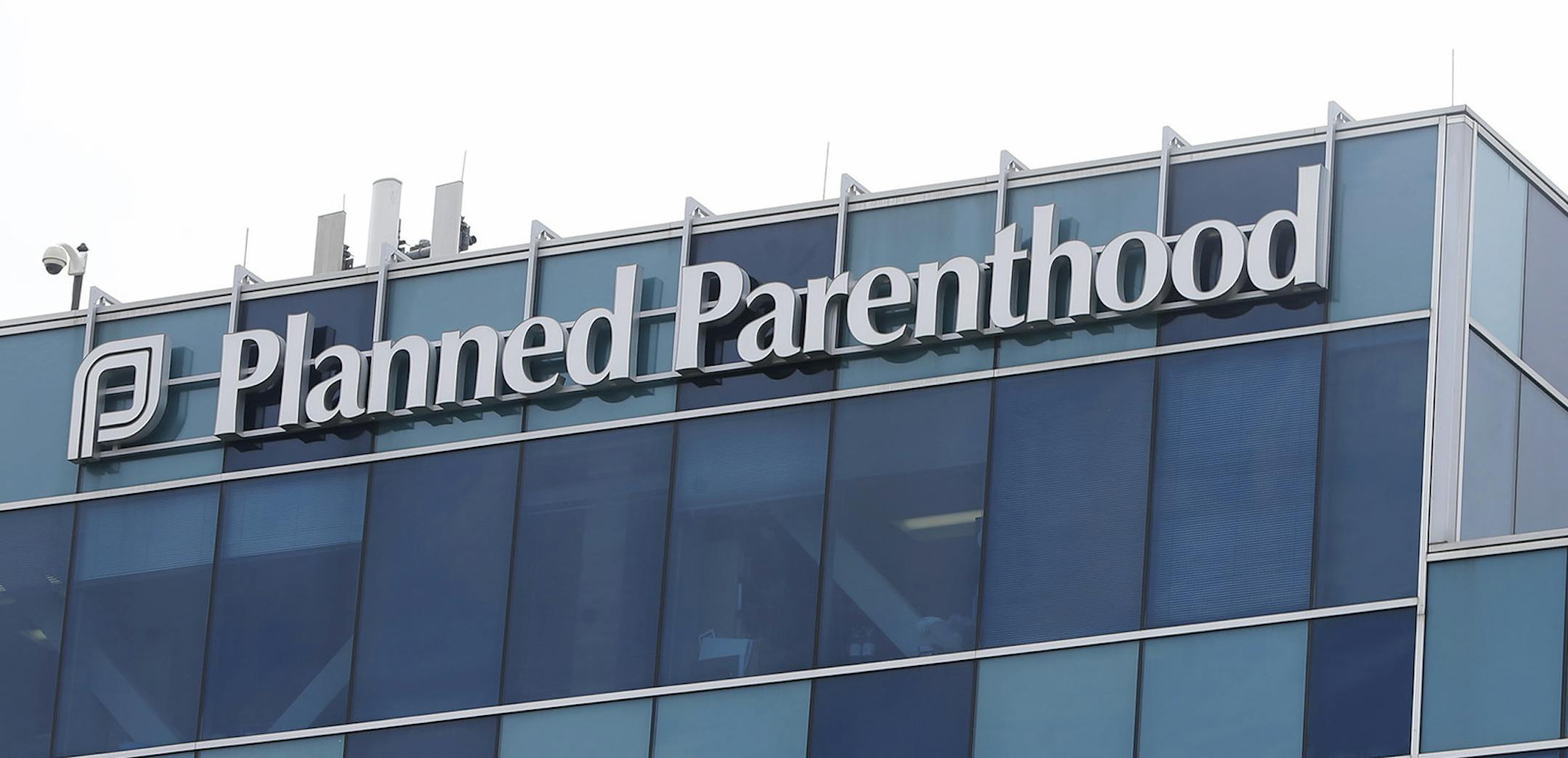 This Oct. 22, 2015, photo shows a Planned Parenthood in Houston. A grand jury investigating undercover footage of Planned Parenthood found no wrongdoing Monday, Jan. 25, 2016, by the abortion provider, and instead indicted anti-abortion activists involved in making the videos that targeted the handling of fetal tissue in clinics and provoked outrage among Republican leaders nationwide. The footage from the clinic in Houston. (Melissa Phillip/Houston Chronicle via AP) MANDATORY CREDIT ORG XMIT: M