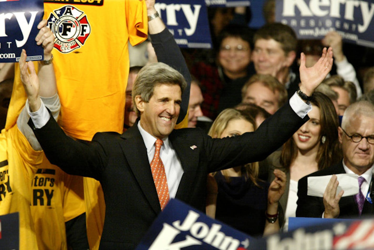 01/19/04 - Des Moines Fort Des Moines Hotel - John Kerry thanks his supporters at a victory rally after his caucus victory in Iowa.