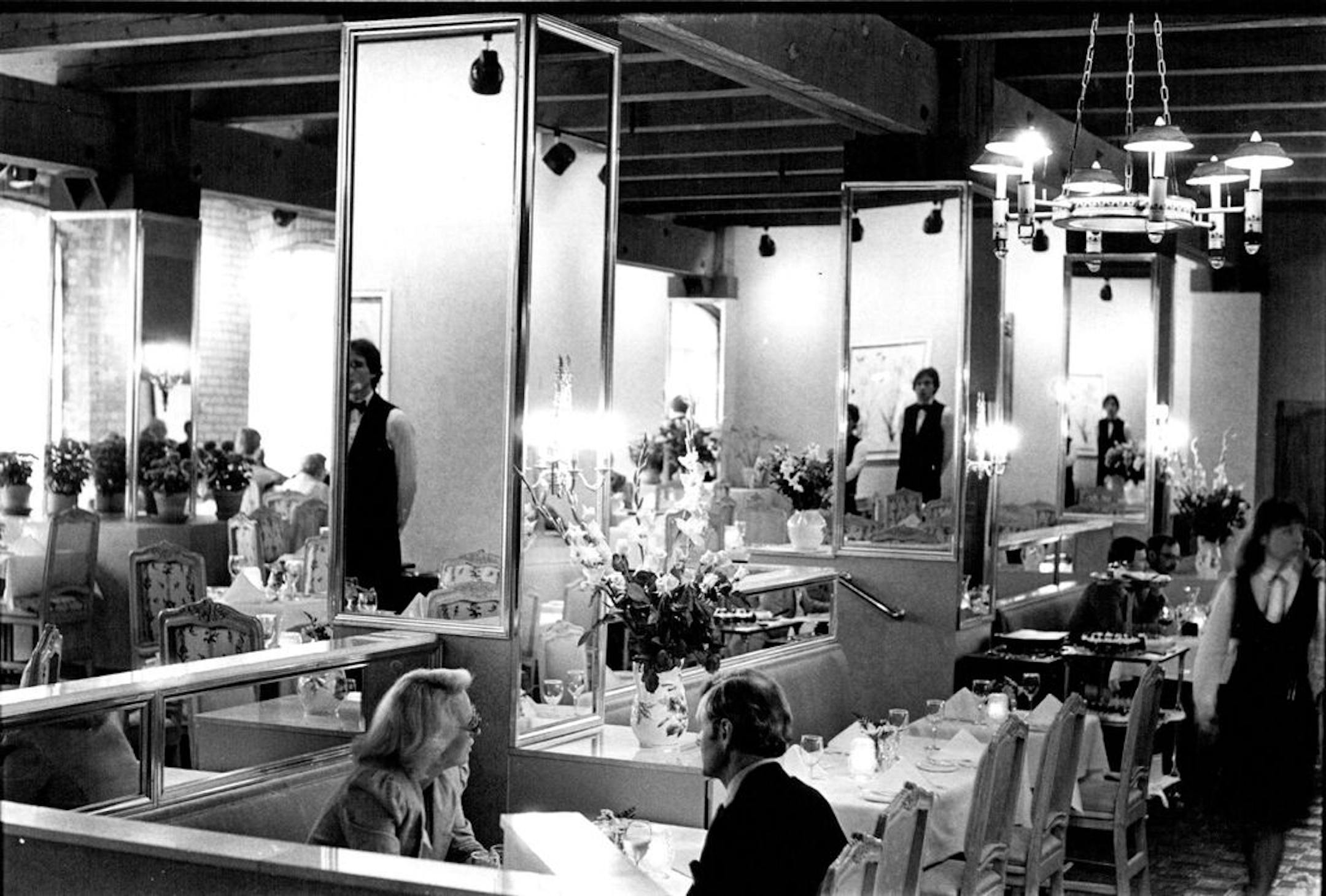 May 29, 1981 La Tortue restaurant in Butler Square West La Tortue The owners of La Tortue, which opened In Butler Square West on April 15, have come up with a lovely Italian-French provincial decor that takes advantage of the heavy wood timbering and old brick in the restored Butler Brothers Warehouse. Don't let the name mislead you: La Tortue's menu is European. In my experience, the food and service were, for the most part, excellent. Recommended: assorted cold hors d'oeuvres ($4.50 for four,
