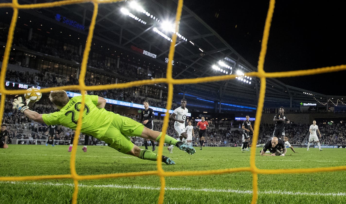 Hassani Dotson of Minnesota United shot the ball past Sporting Kansas City Adrian Zendejas for the game-winning goal.