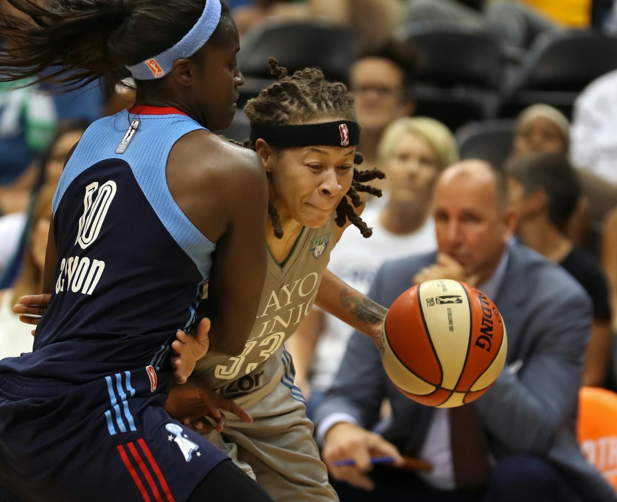 Seimone Augustus(33) makes a move against Matee Ajavon(10).
