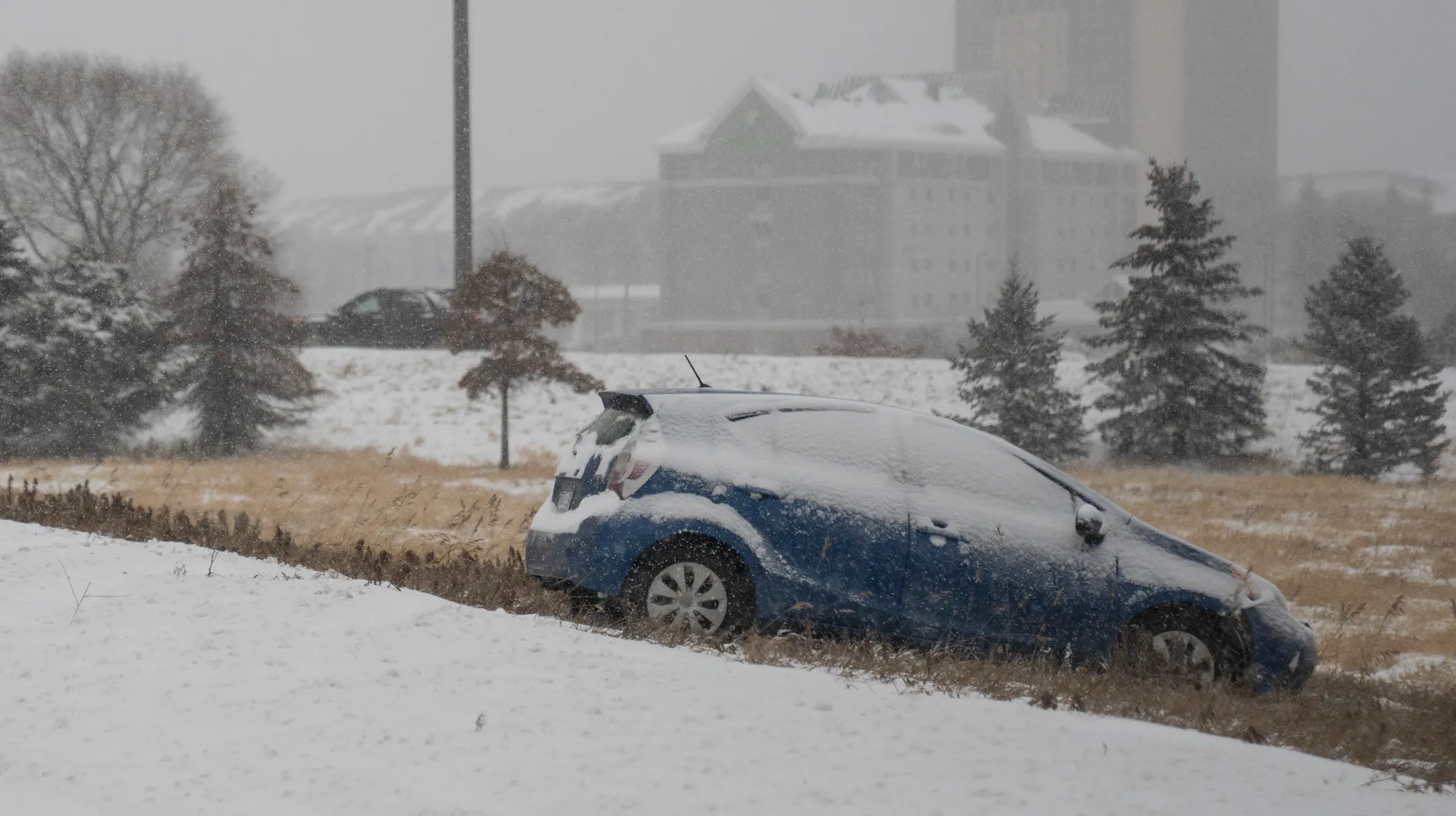 Nearly 5 inches of snow falls on Twin Cities, hundreds of crashes ...