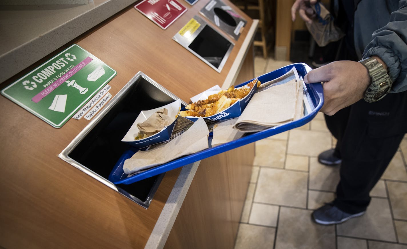 A customer composted his whole tray at Culver's in Plymouth, Minn., on Friday, October 12, 2018. ] RENEE JONES SCHNEIDER &#x2022; renee.jones@startribune.com