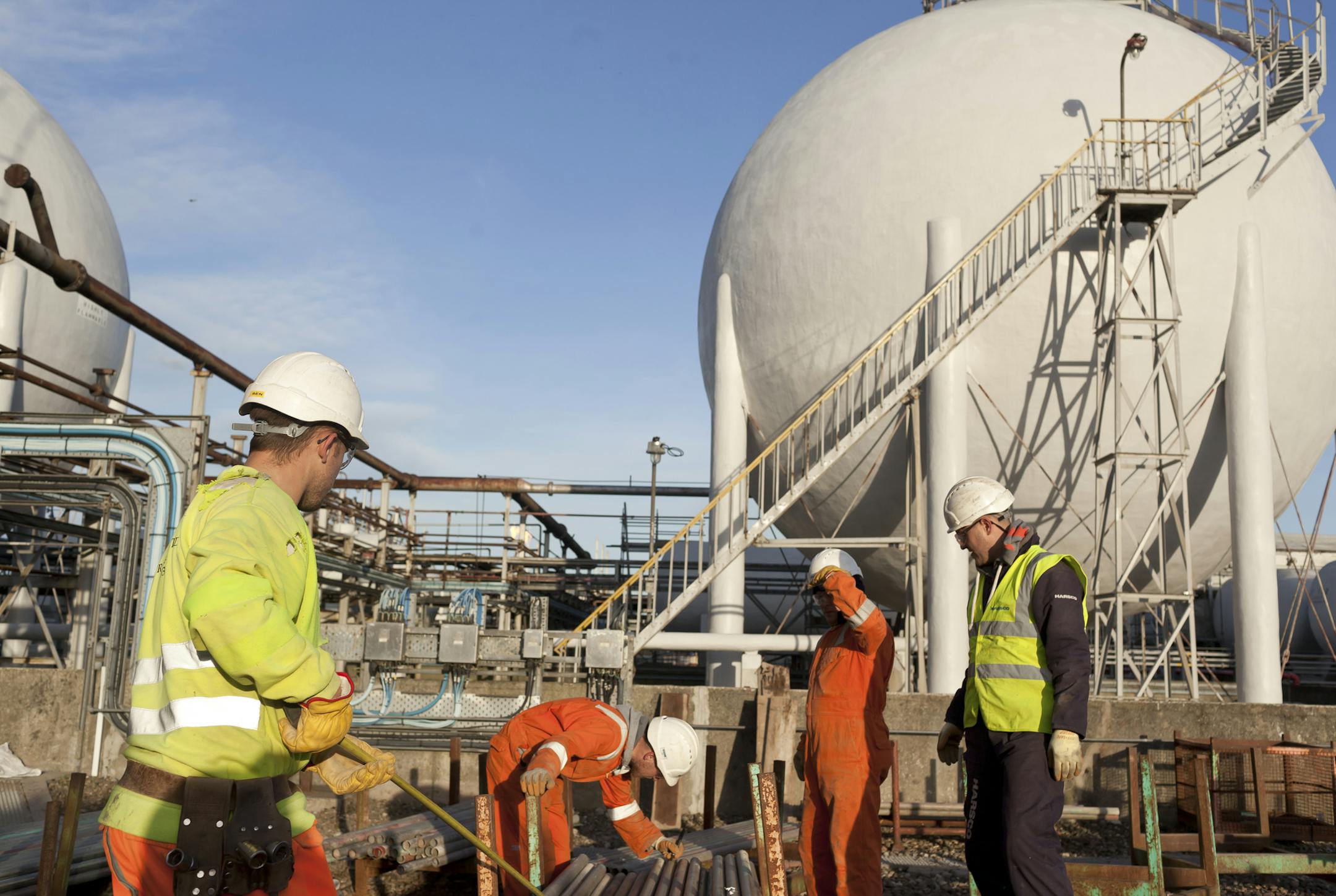 Workers inspect unlaid pipes at the vast refinery in Grangemouth, Scotland, Nov. 19, 2013. Ineos, the Swiss firm that owns most of the site, shuttered parts of it during a labor dispute, an incident that highlighted Scotland's uncomfortable reliance on the oil sector and the country's uncertain economic future ahead of an upcoming referendum on independence. (Robert Ormerod/The New York Times)