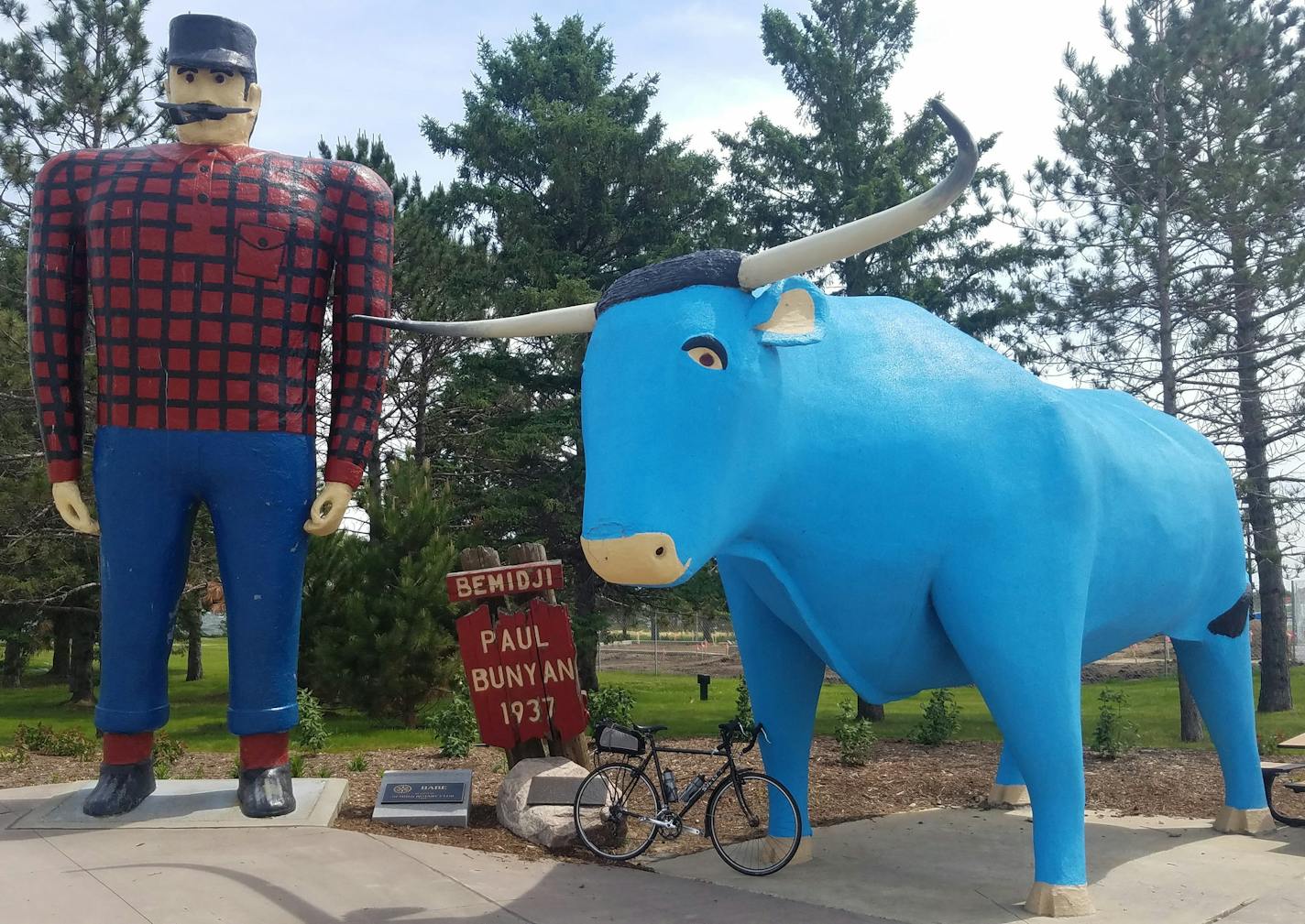 Paul Bunyan and Babe the Blue Ox statues in Bemidji.