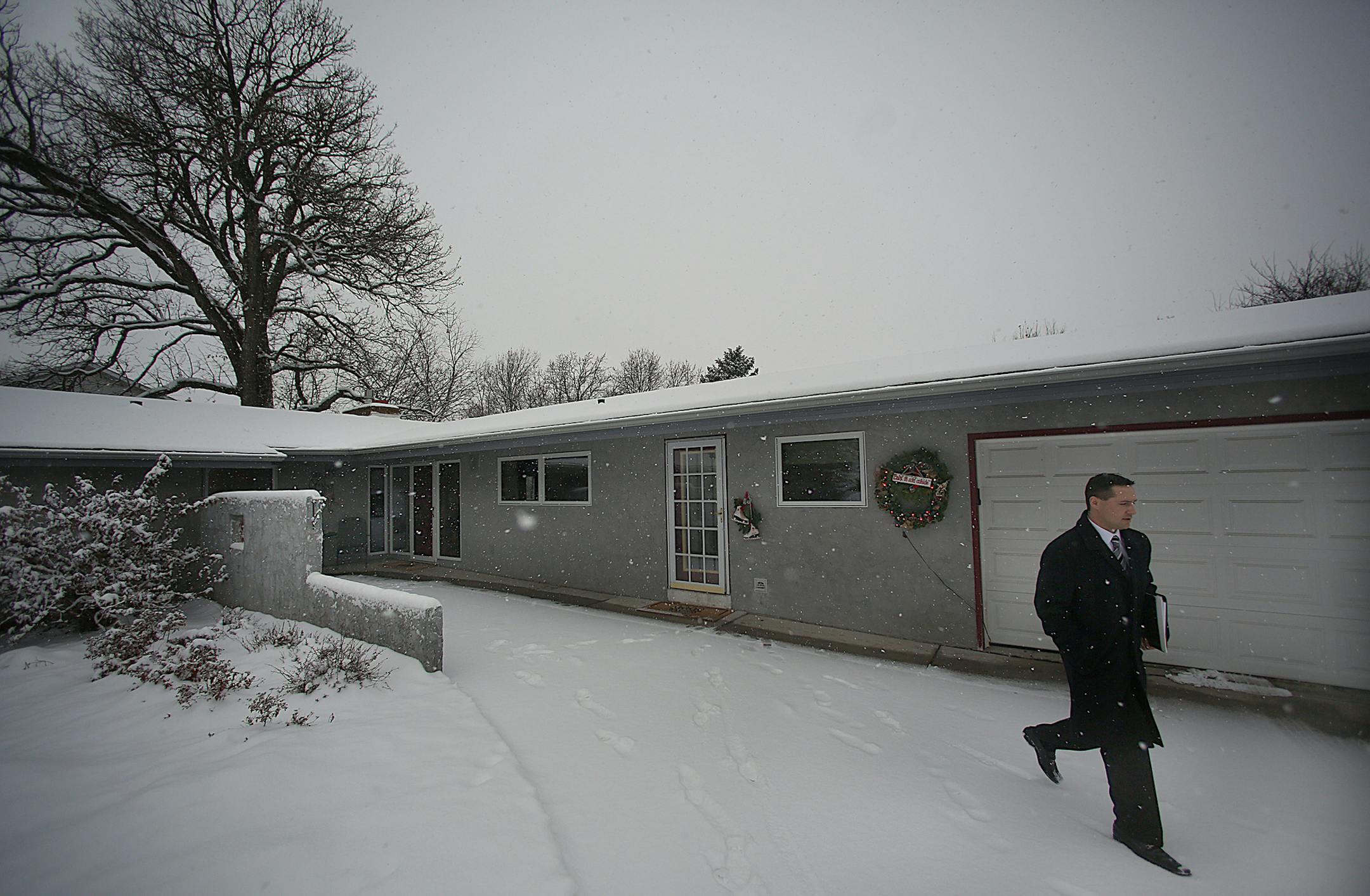 Jeff Schultz, an agent with ReMax in Waconia, recently visited a new listing to pick up keys, install a lock-box and have the sellers sign paperwork. New listings are not keeping pace with home sales, resulting in a reduction of the inventory of houses for sale. ] JIM GEHRZ ‚Ä¢ jgehrz@startribune.com / Waconia, MN / December 4, 2013 / 10:00 AM