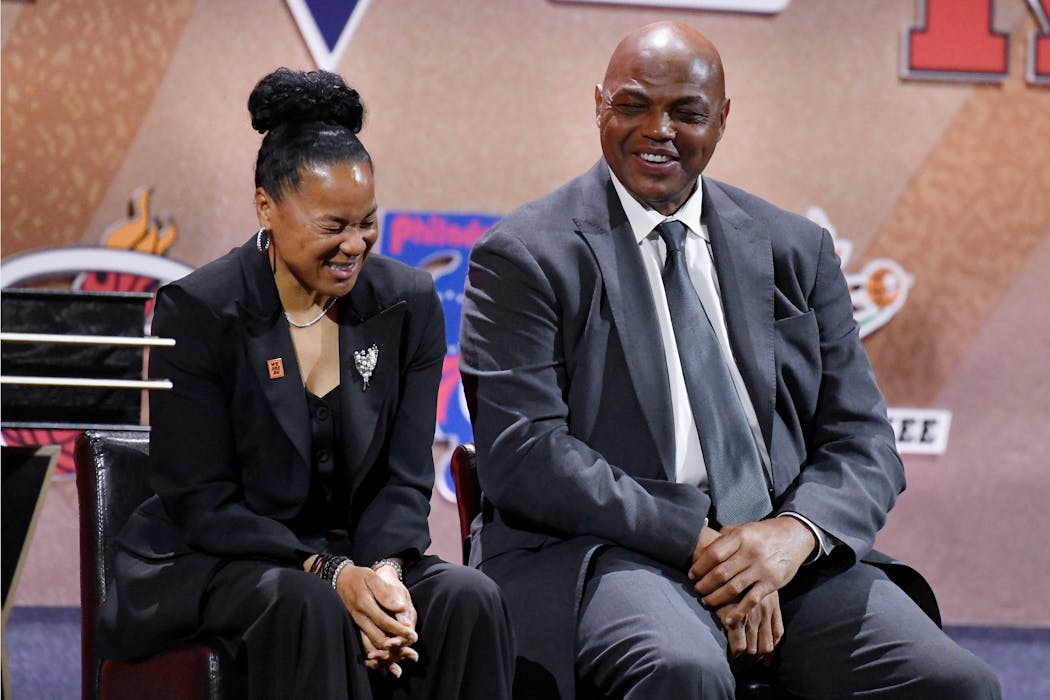 Presenters Dawn Staley and Charles Barkley laugh as they listen to Lindsay Whalen