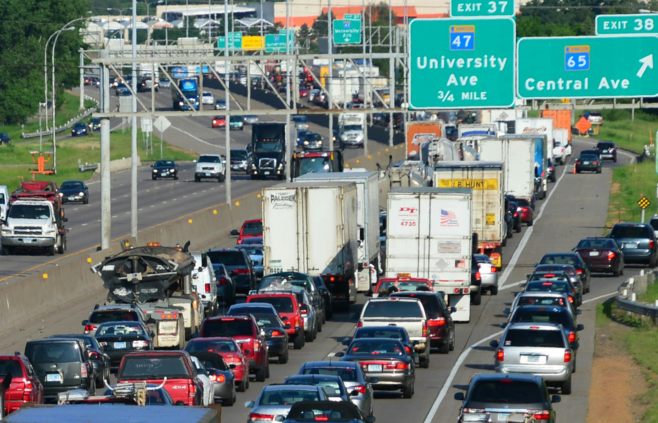694 west bound was backed up at a near standstill during rush hour ] Richard.Sennott@startribune.com Richard Sennott/Star Tribune. ,Fridley, Minnesota Monday 6/118/13) ** (cq)